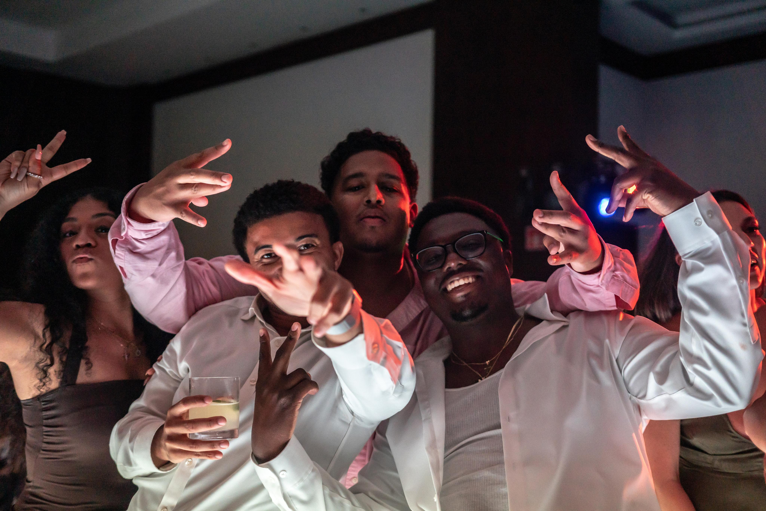 Flashing lights and fun dance moves – photo by photographerinmexico.com