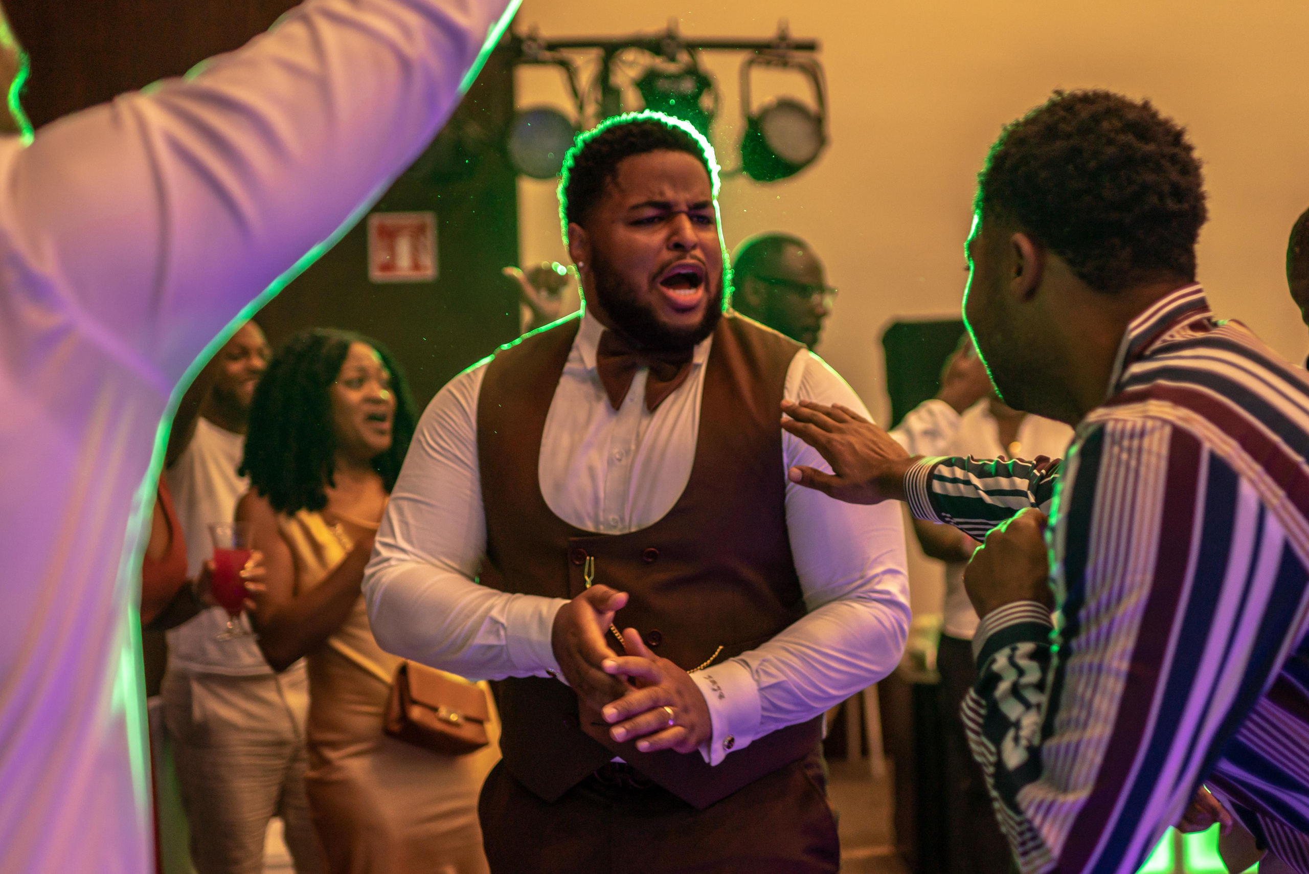 Fun and vibrant wedding party moments – Riviera Maya photographer