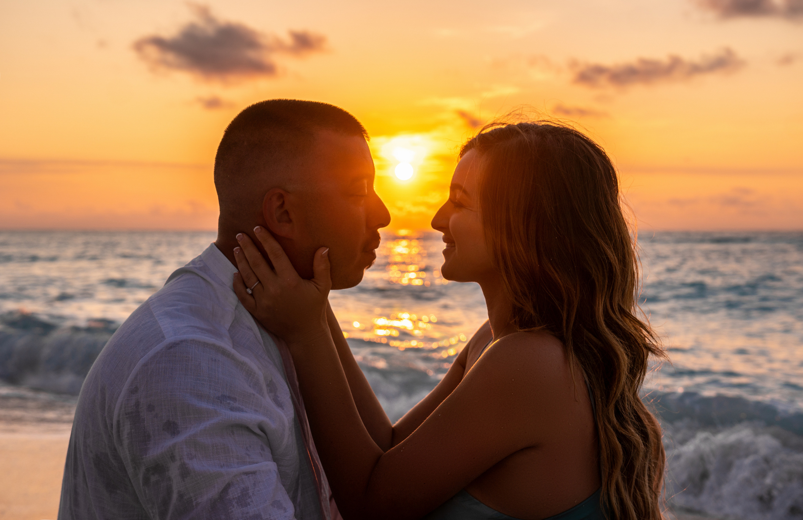 Romantic beach photoshoot in Cancun at sunset