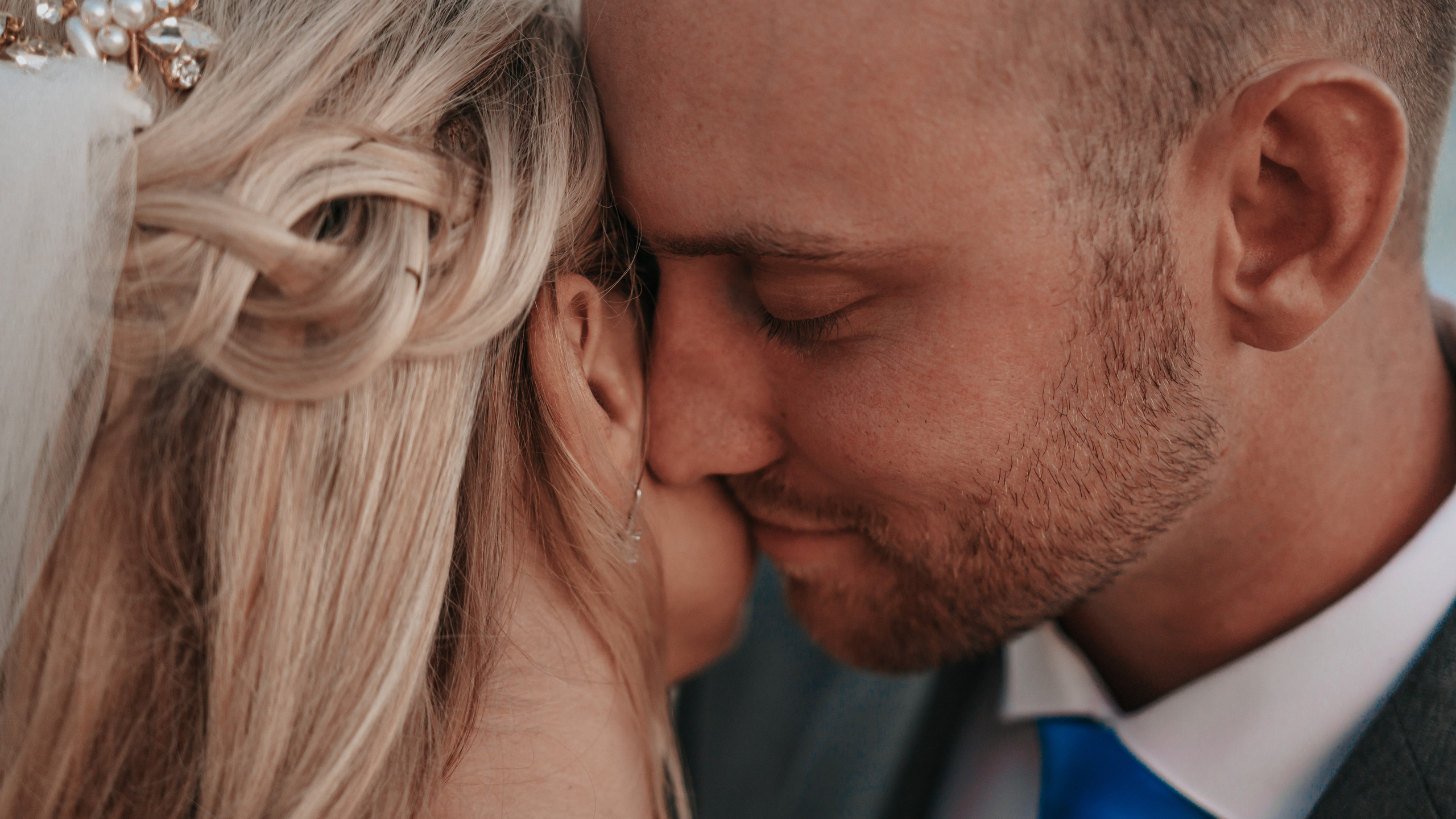 Oceanfront wedding moment in Cabo 