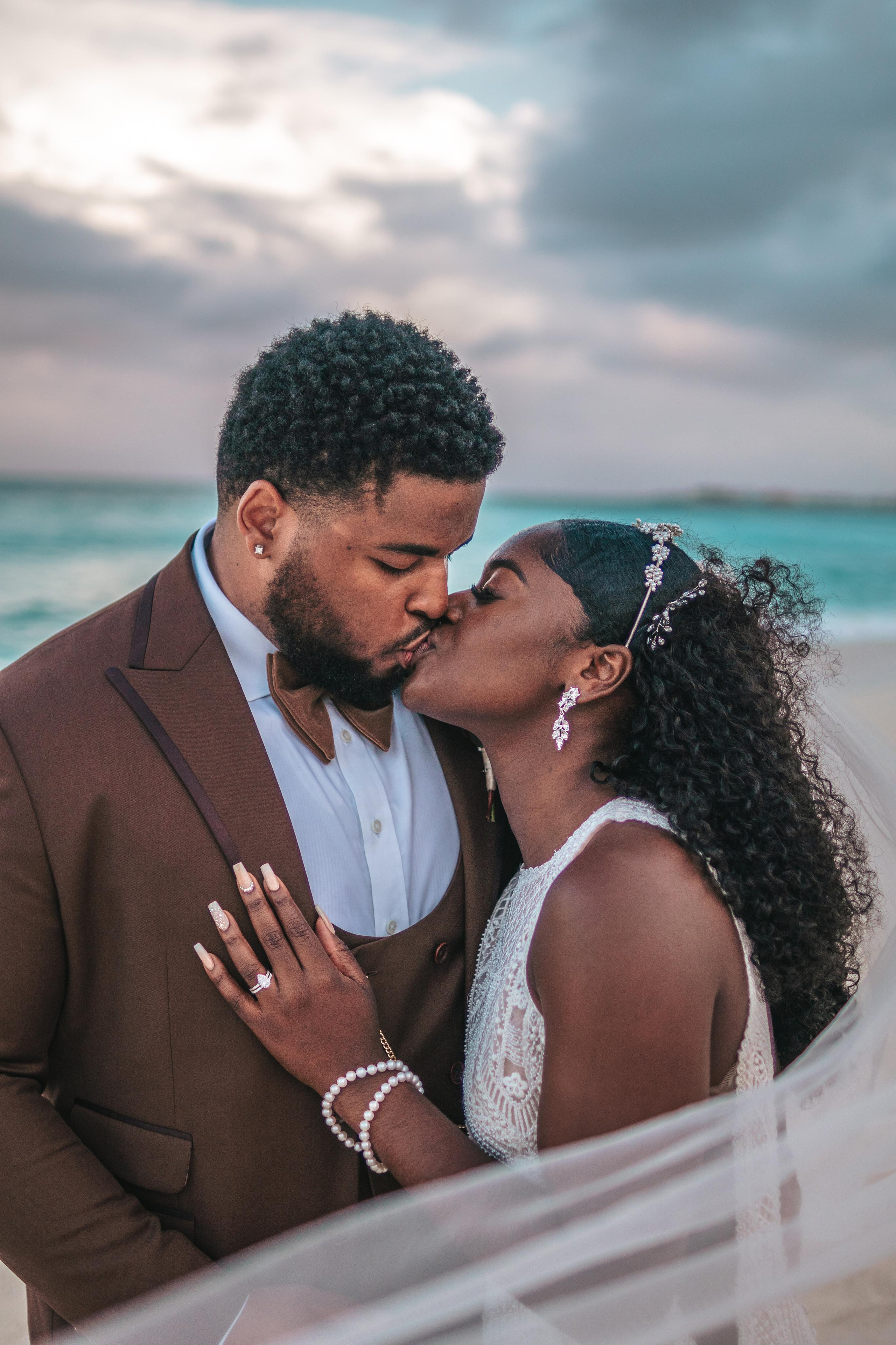 Moody beach elopement in Quintana Roo – real couple, real love