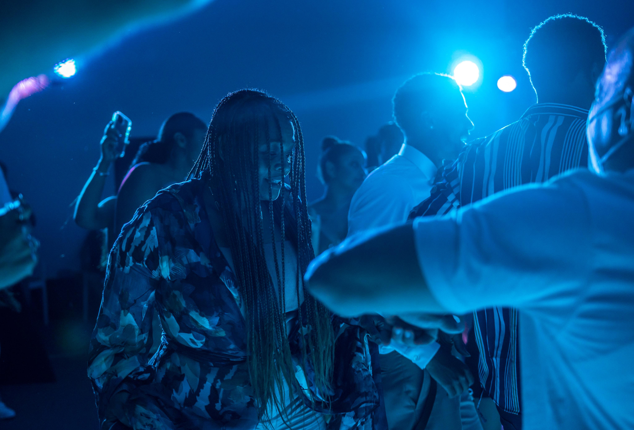 Authentic wedding reception photography – joy, lights, and music in Mexico