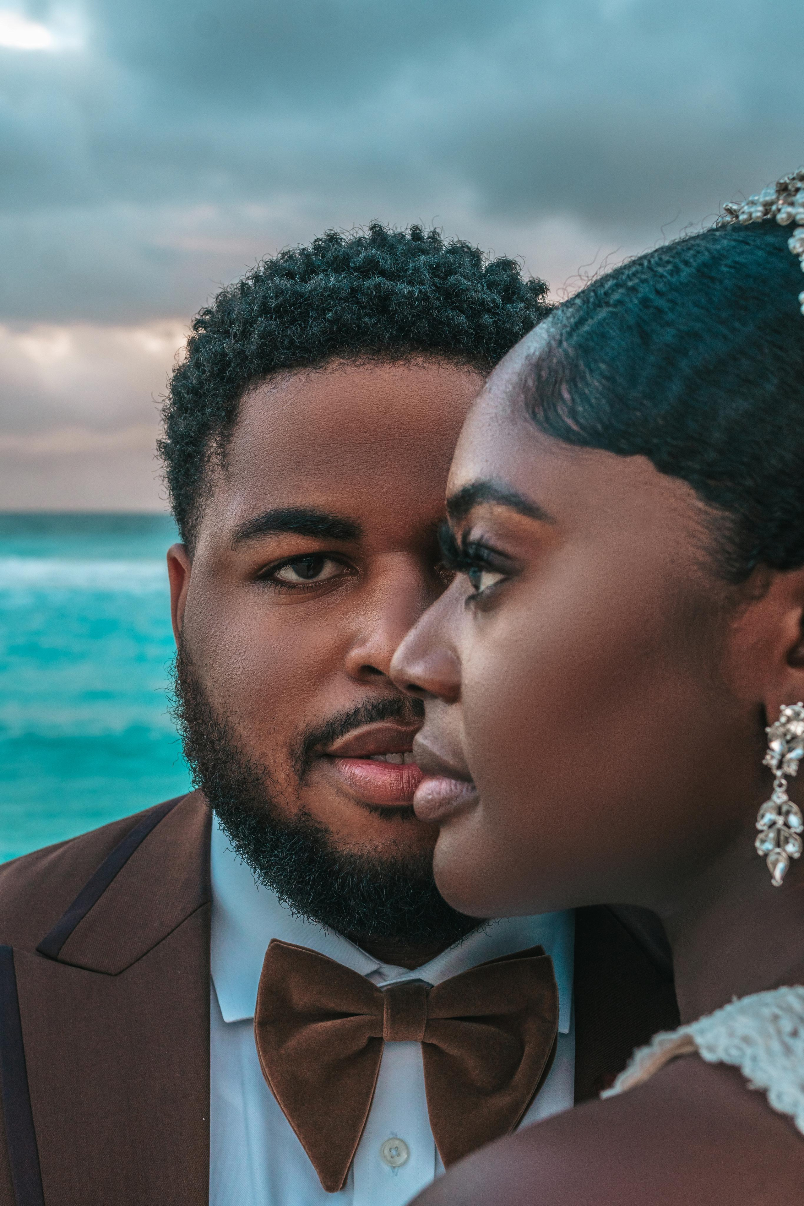 Dark clouds, bright love – unique wedding portrait in Cancun