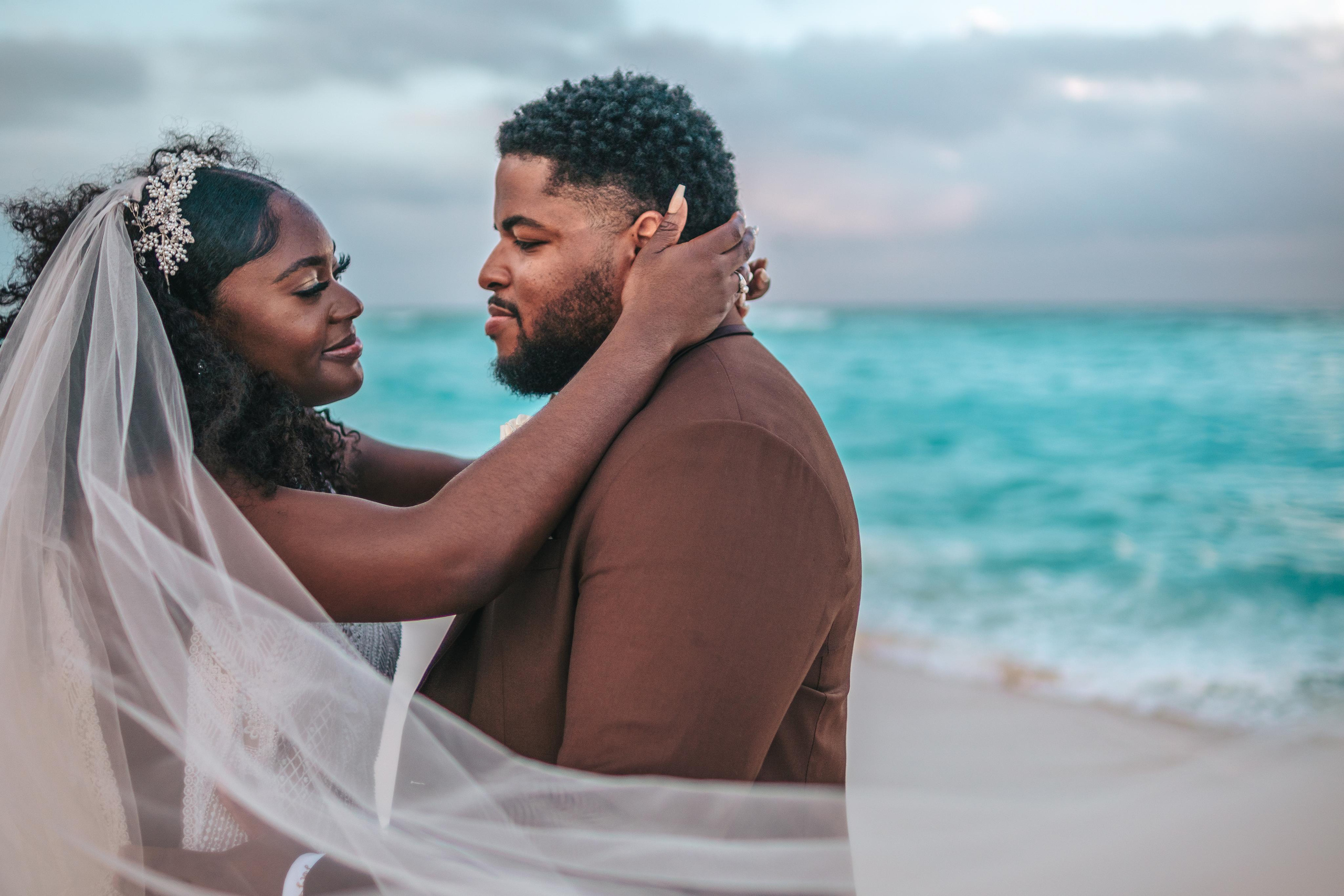 Cloudy skies, perfect light – luxury wedding photography in Cancun