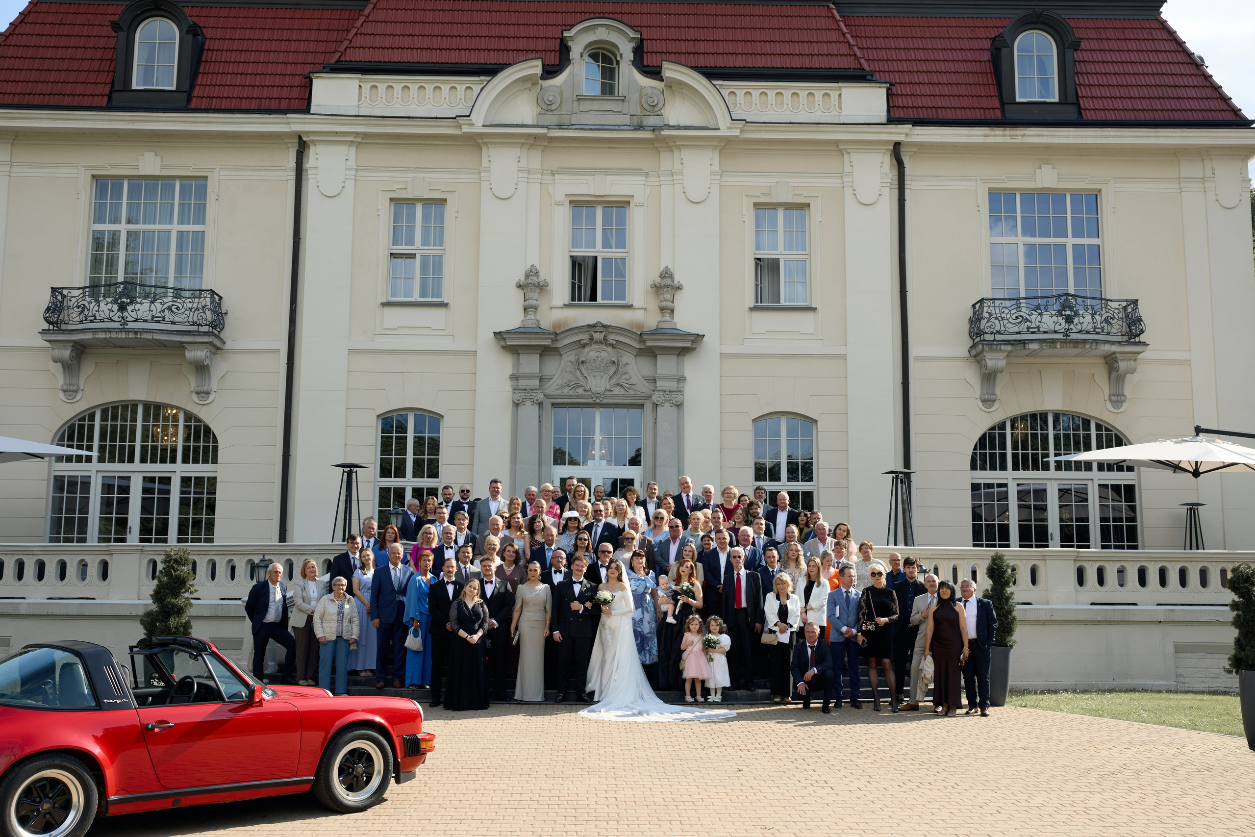 Wiktoria & Kacper. Pałac Goetz. Fotograf ślubny i rodzinny w Krakowie Yana Klymova