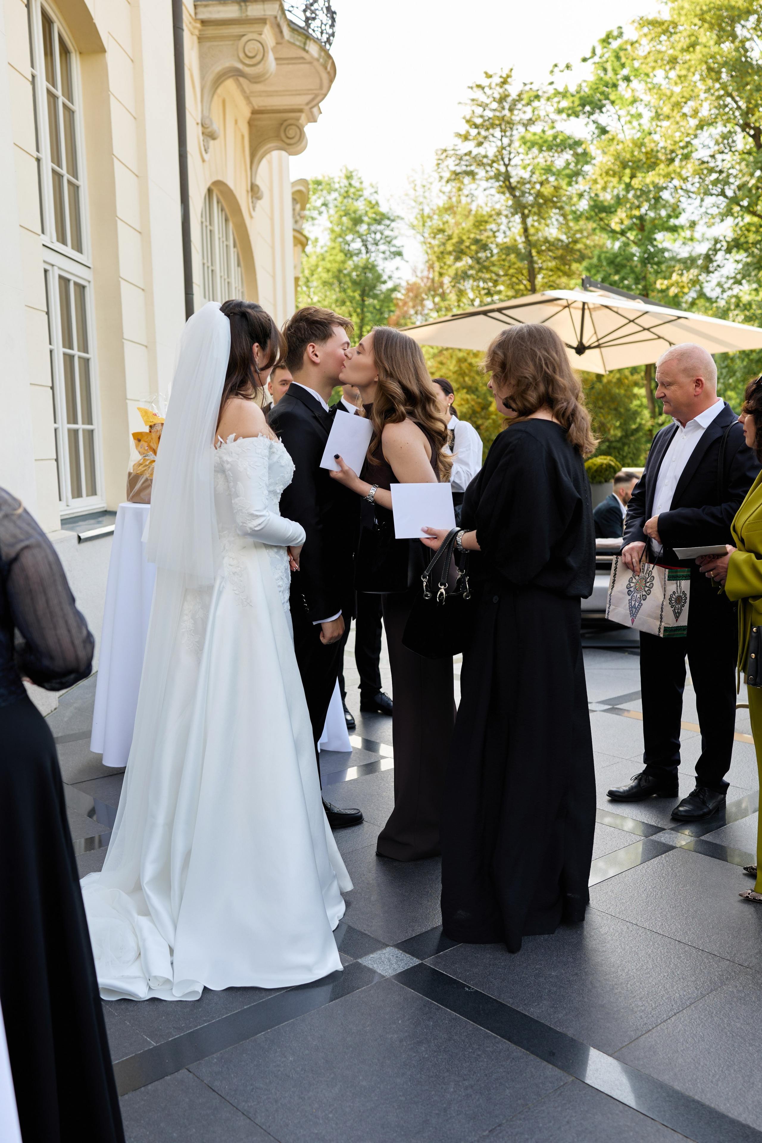 Wiktoria & Kacper. Pałac Goetz. Fotograf ślubny i rodzinny w Krakowie Yana Klymova