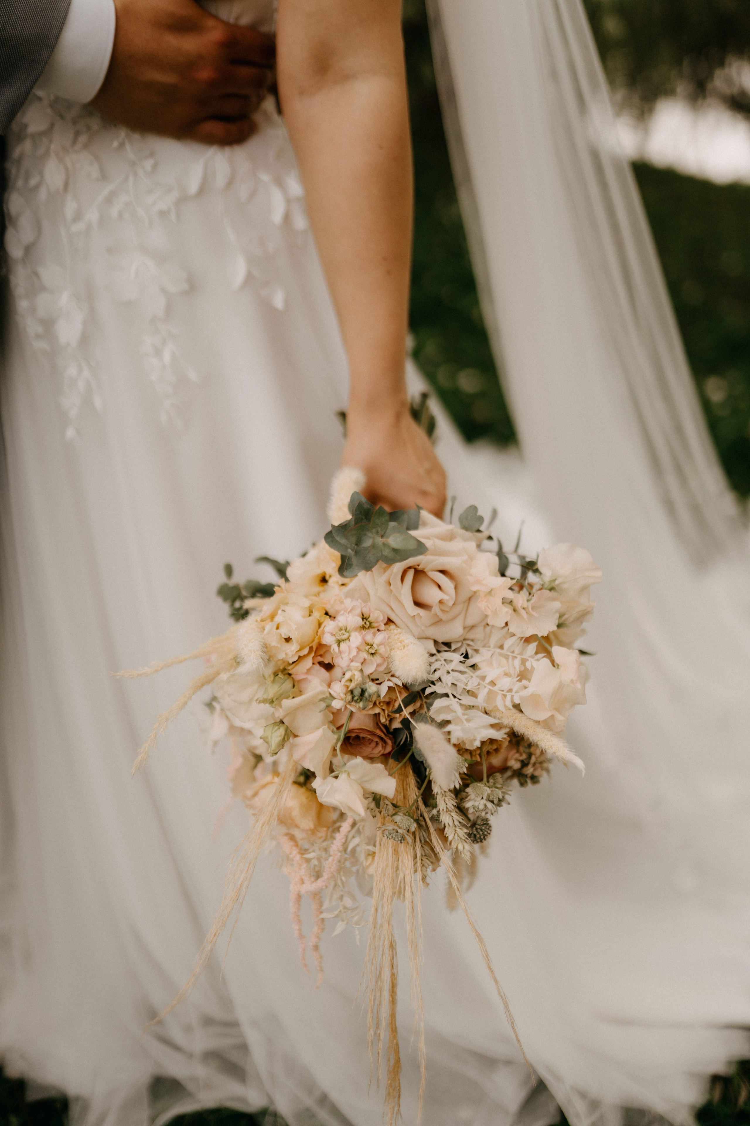 Līgavas pušķis bežā, šokolādes toņos. Event design, decoration, floristry, gift, Irina Novika, Riga, Latvia