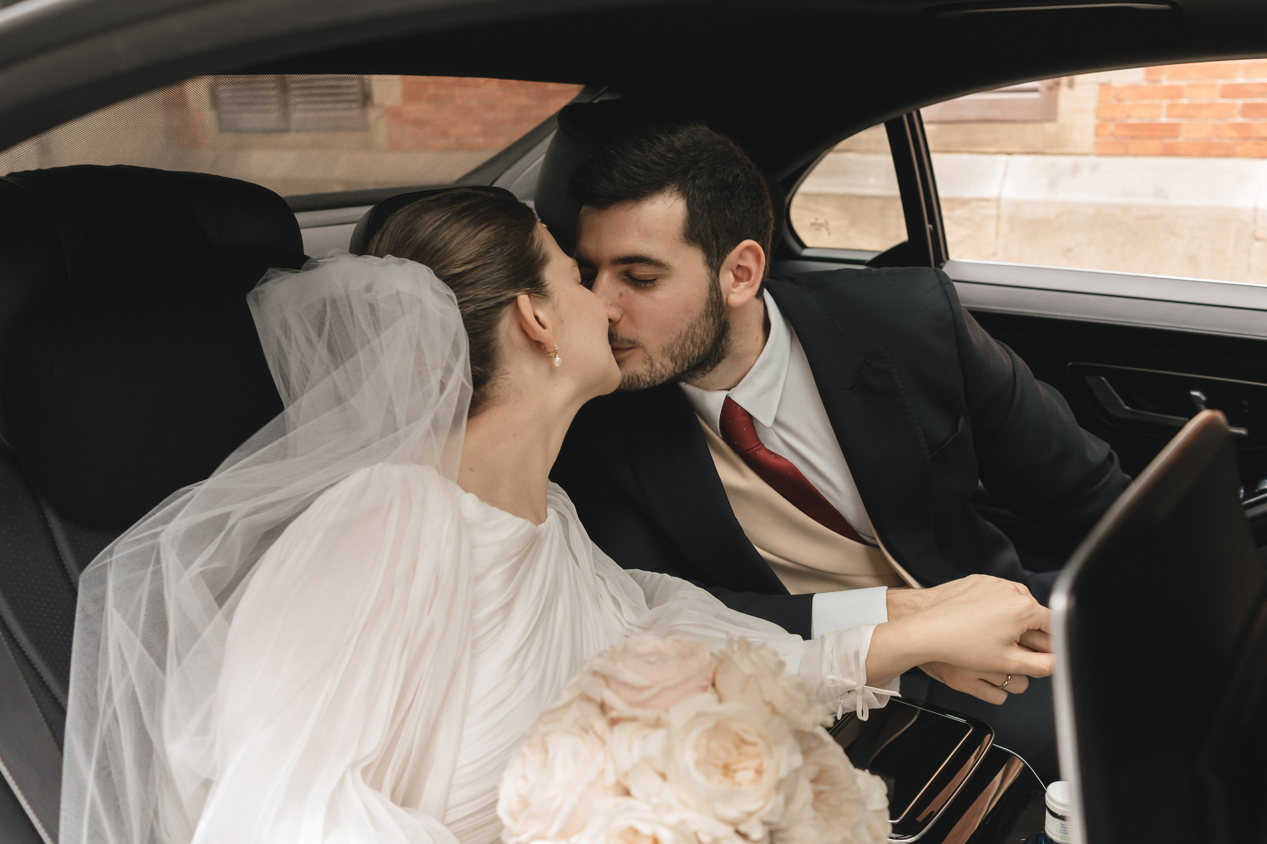 Elegancia y alegría familiar. Boda de Andrés y Lucía en San Sebastián. Holigood foto y video reportaje de bodas en San Sebastián y Europa