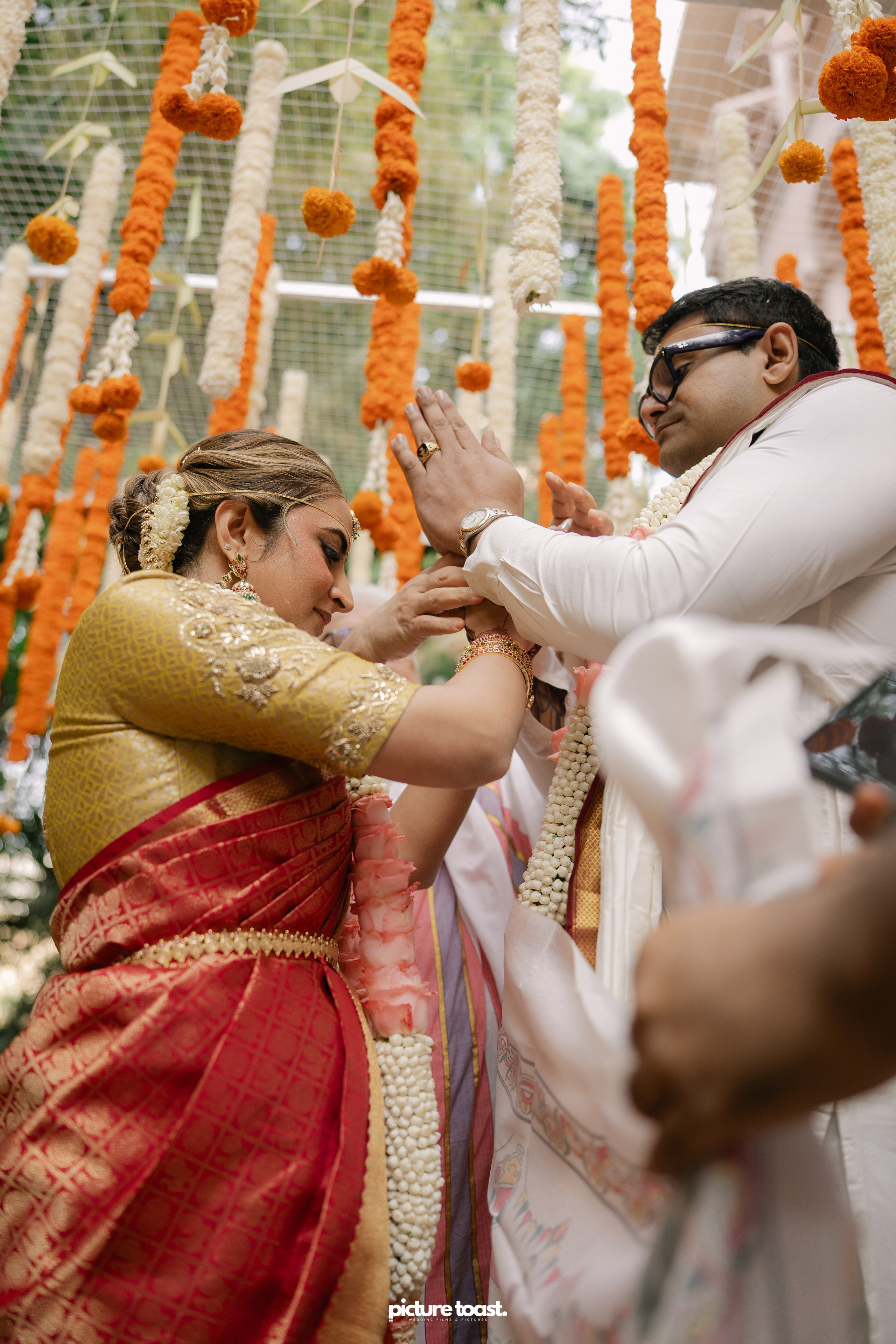South Indian Wedding Ft. Aashna & Rajiv. Fine art Wedding Photographers in India & Canada