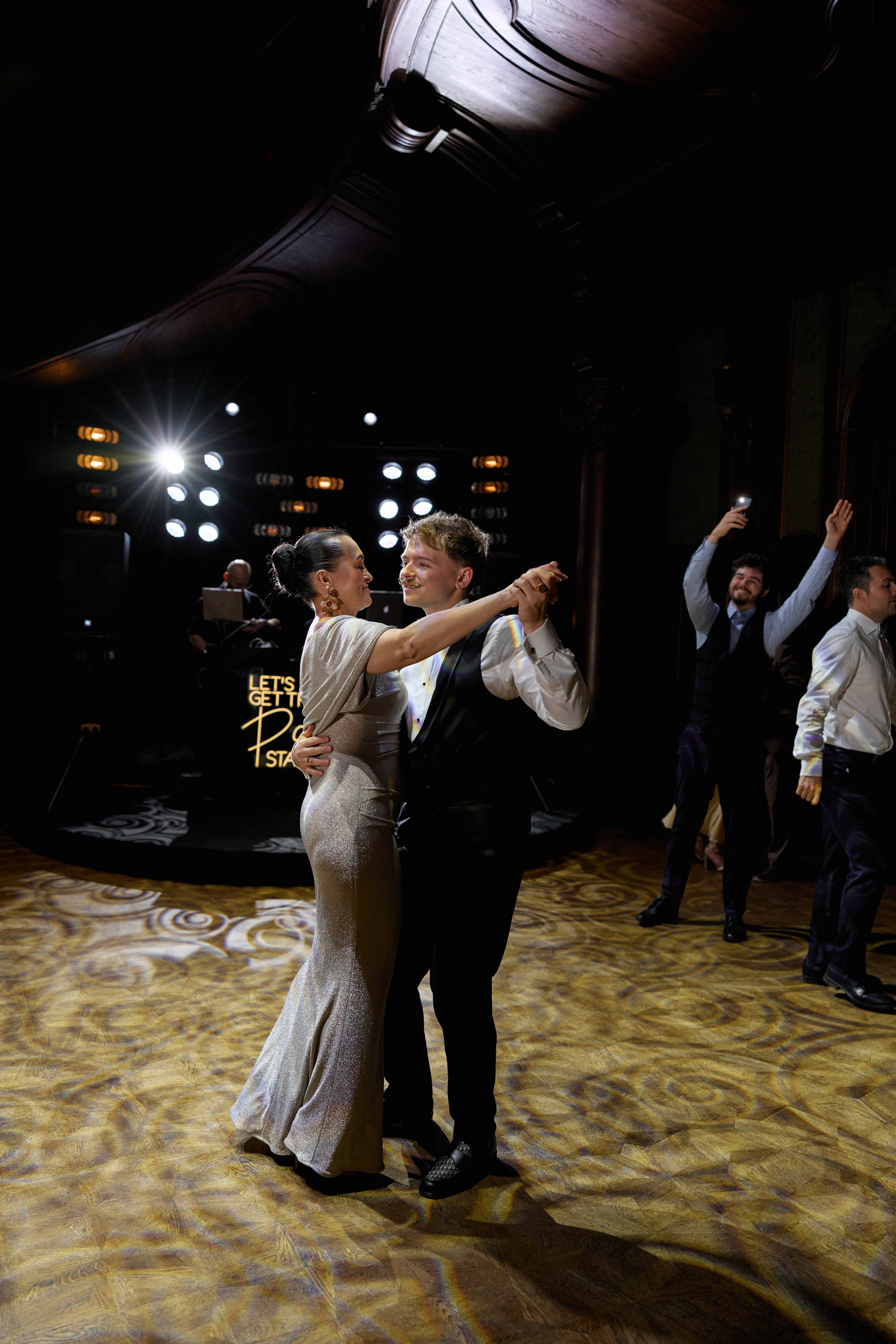 Wiktoria & Kacper. Pałac Goetz. Fotograf ślubny i rodzinny w Krakowie Yana Klymova