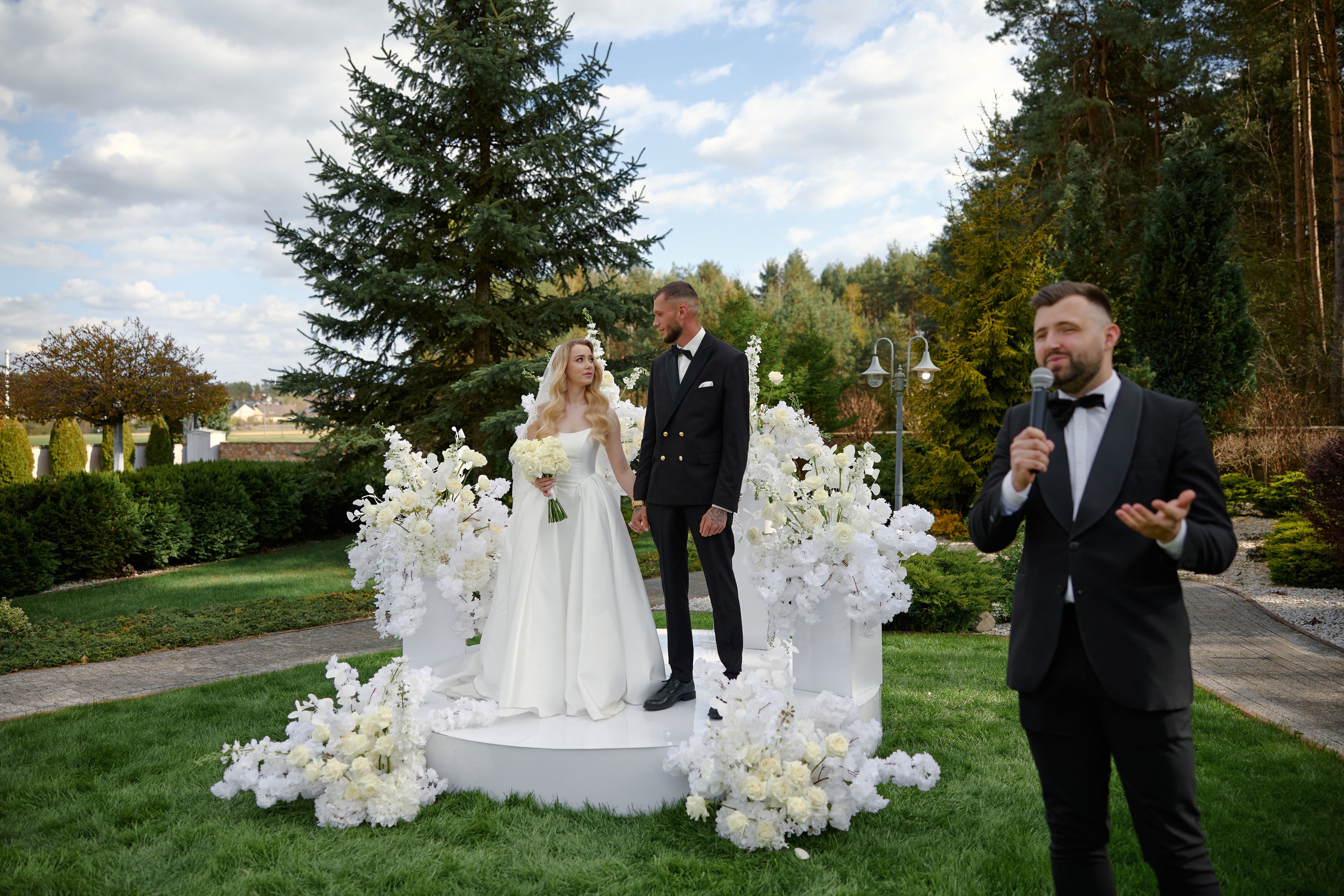 Natalia & Roman. Dworek przy lesie. Fotograf ślubny i rodzinny w Krakowie Yana Klymova
