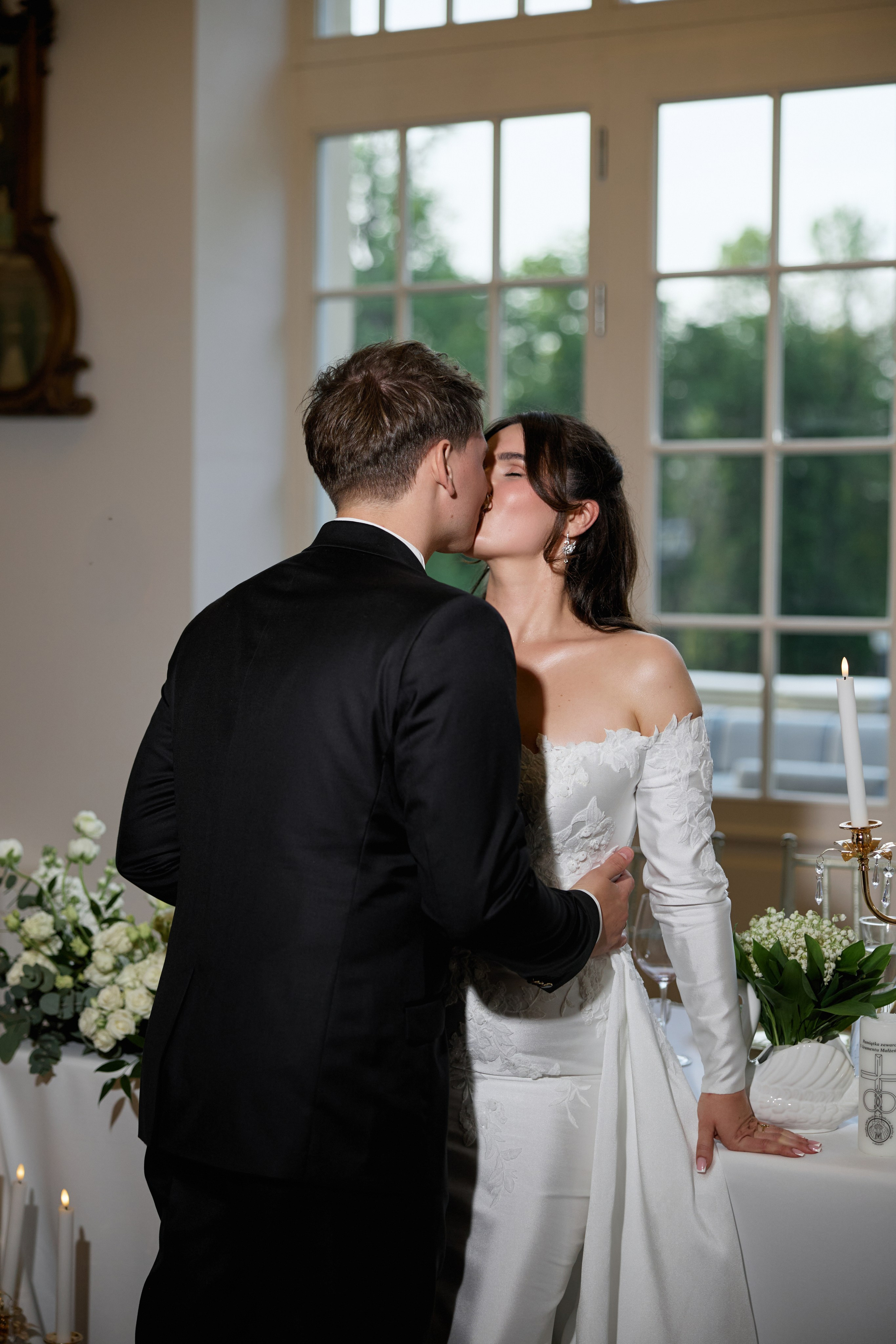 Wiktoria & Kacper. Pałac Goetz. Fotograf ślubny i rodzinny w Krakowie Yana Klymova