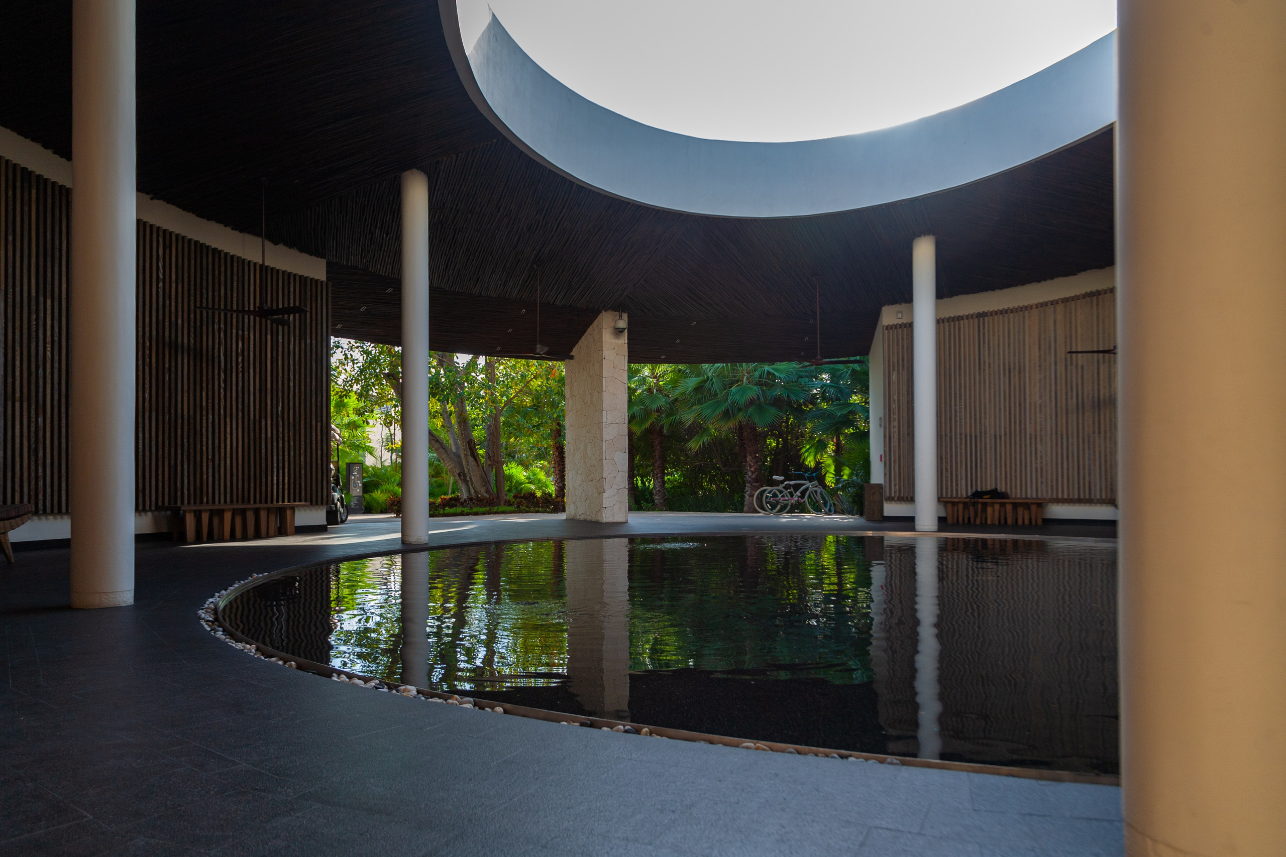 EXHIBITION. Lero Photographer and a set designer|individual custom portrait and advertising photography in Zutphen