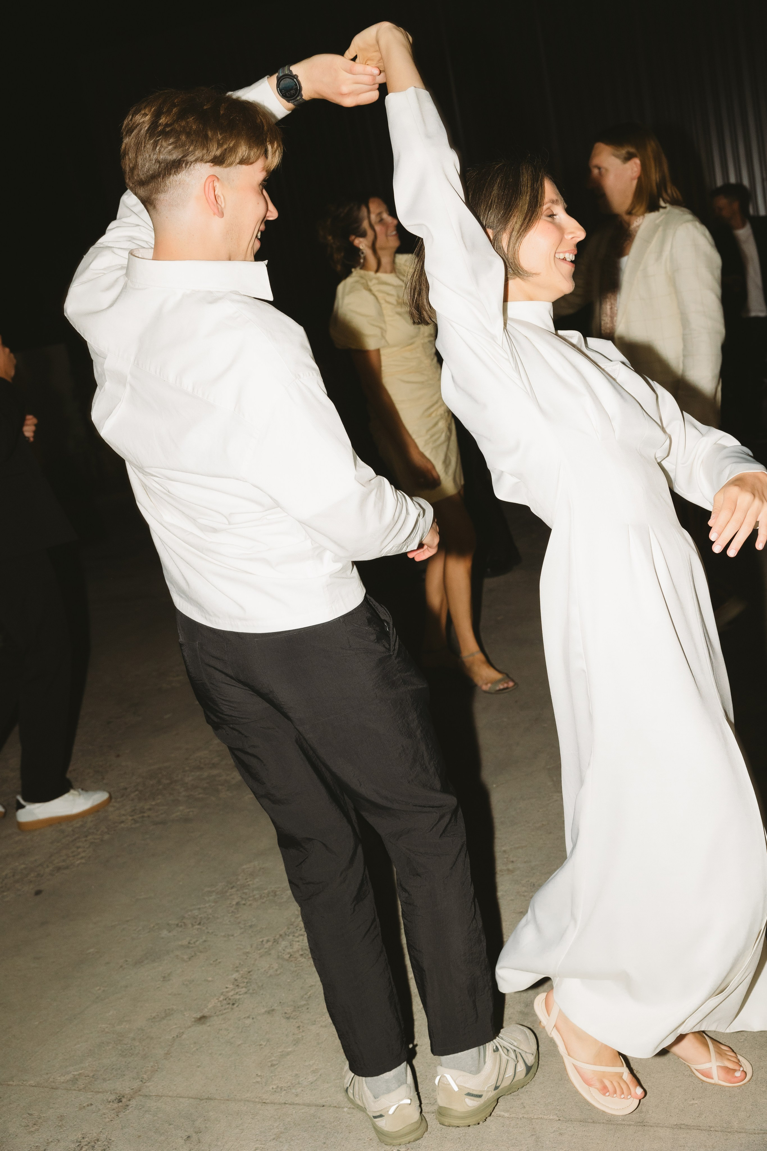 Miglė ir Mindaugas | 2024 | MIESTO VESTUVĖS. Vestuvių ir šeimų fotografė Lena Bondarenko / belove photo