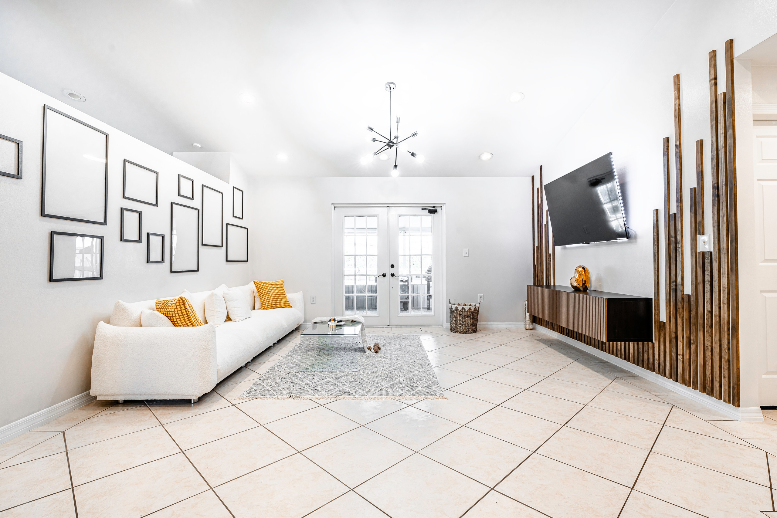 The house is for Rent AirBNB: https://ru.airbnb.com/rooms/1023445326769536774?_set_bev_on_new_domain=1702356155_MDFhNDI0ZDdjMDhj&source_impression_id=p3_1702356155_K3LTjNJeF83QUyI0