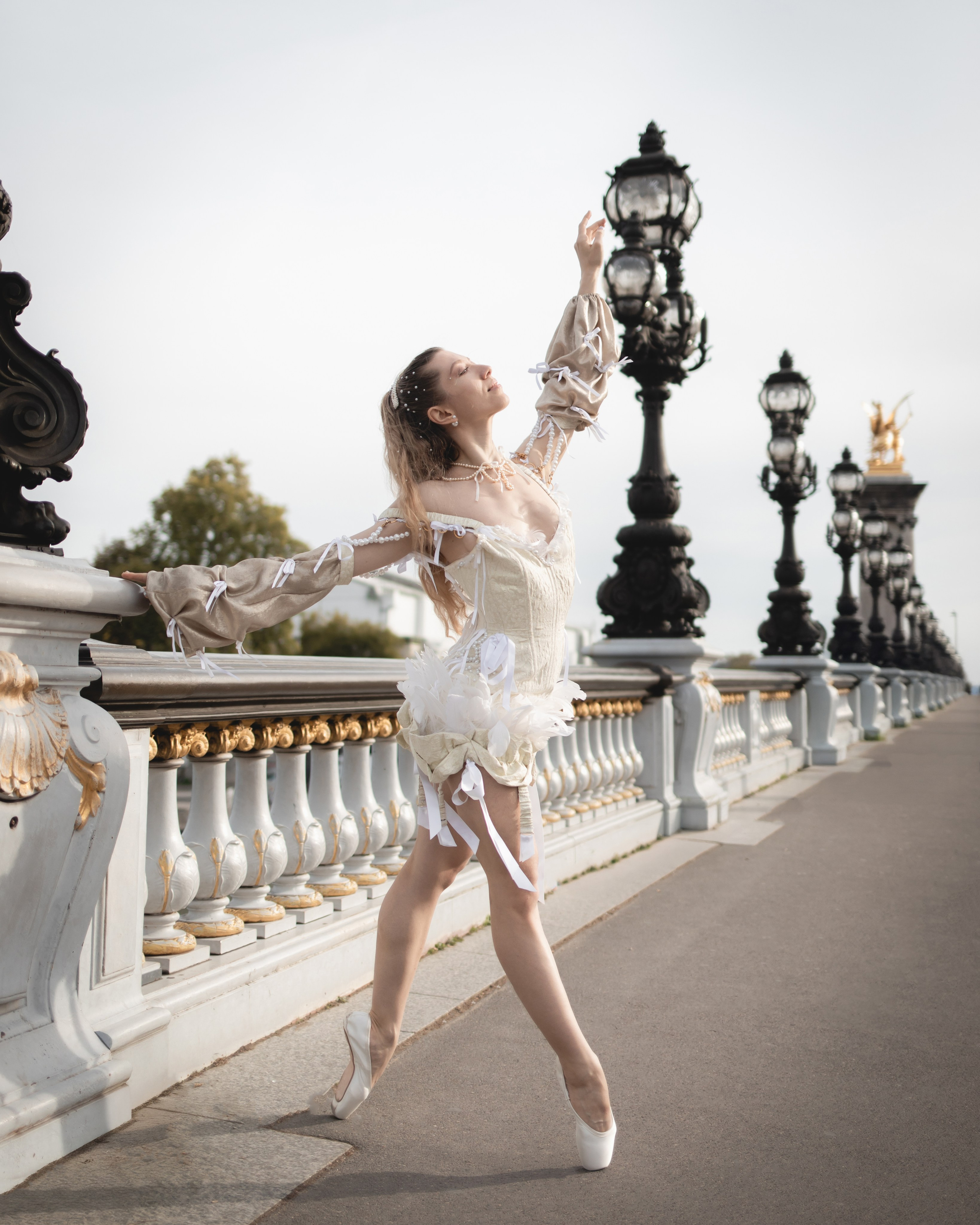 Ballerina in Paris. Professional wedding photographer in Copenhagen, Denmark — Julia Byron