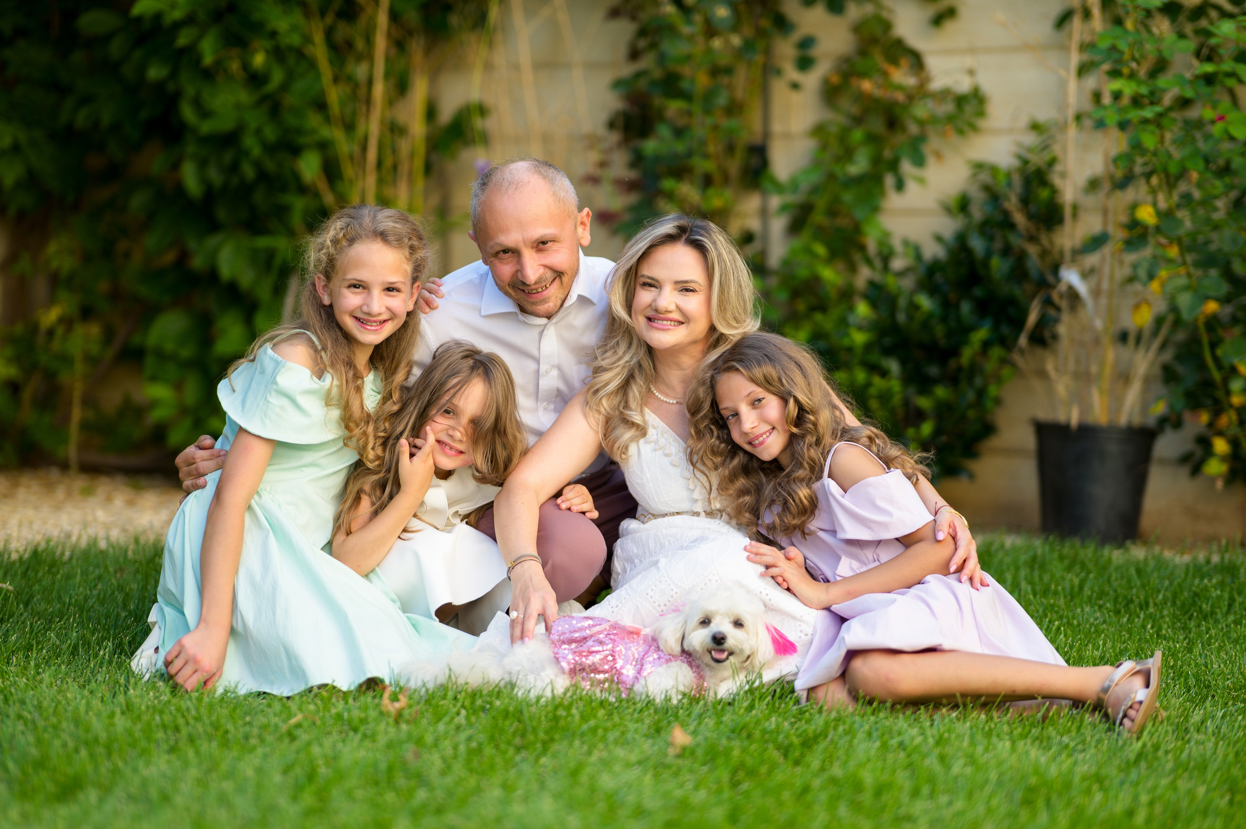 Sedinta foto de familie, sedinta foto acasa, sedinta foto premium, sedinta foto in gradina,  album de familie, fotografie de familie, amintiri de familie, sedinta foto relaxata, fotografie de cuplu, sedinta foto profesionala, fotograf profesionist Bucuresti