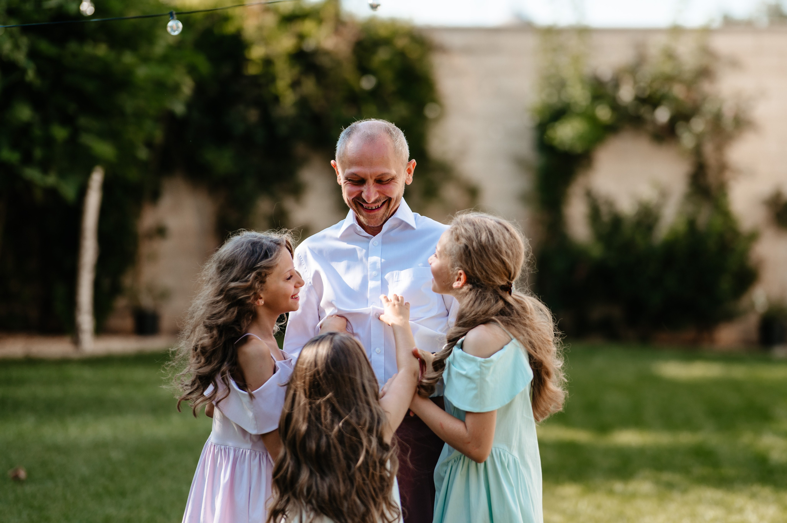 Sedinta foto de familie, sedinta foto acasa, sedinta foto premium, sedinta foto in gradina,  album de familie, fotografie de familie, amintiri de familie, sedinta foto relaxata, fotografie de cuplu, sedinta foto profesionala, fotograf profesionist Bucuresti