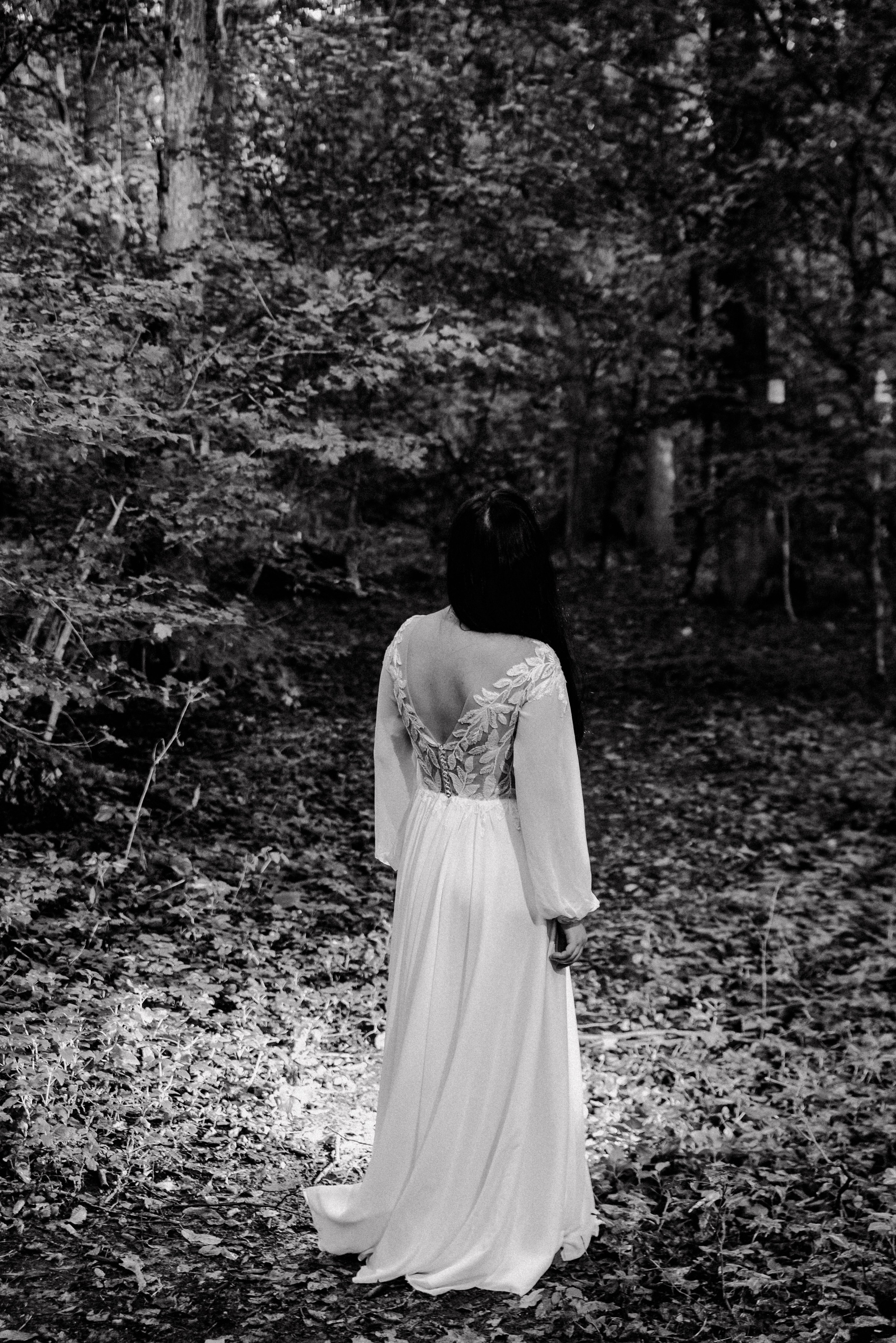Trash the dress Bucuresti, padurea Baneasa, save the date, sedinta foto padure, fotograf sedinta foto, fotograf indragostiti, foto speciale 