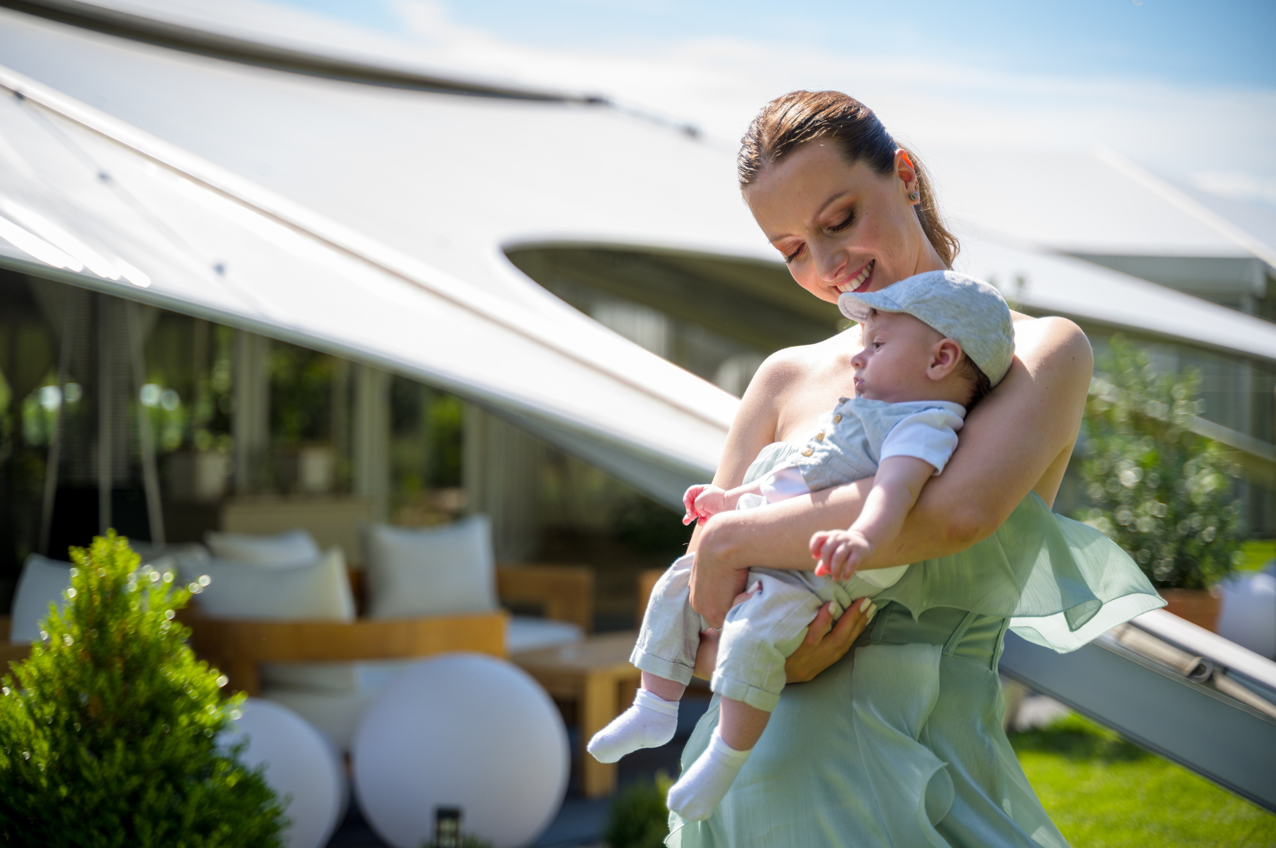 Fotograf botez, sedinta foto portico venue, fotografii cu bebe v, fotograf profesionist botez  portico venue, sedinta foto de familie  portico venue, sedinta foto cu bebe, fotografii la botez  portico venue, fotograf pentru botez, oferta foto botez, fotograf profesionist Bucuresti