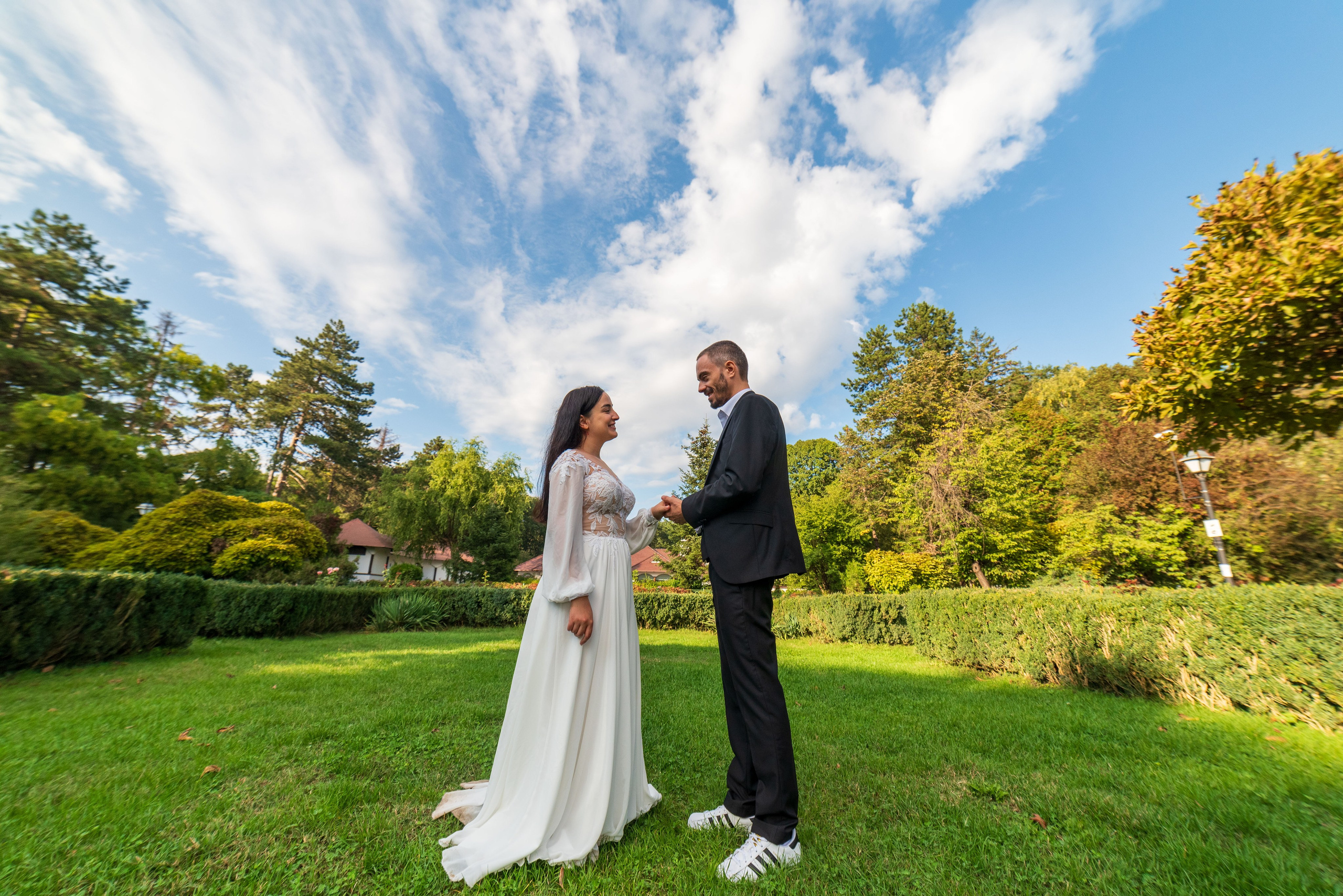 Trash the dress Bucuresti, padurea Baneasa, save the date, sedinta foto padure, fotograf sedinta foto, fotograf indragostiti, foto speciale 