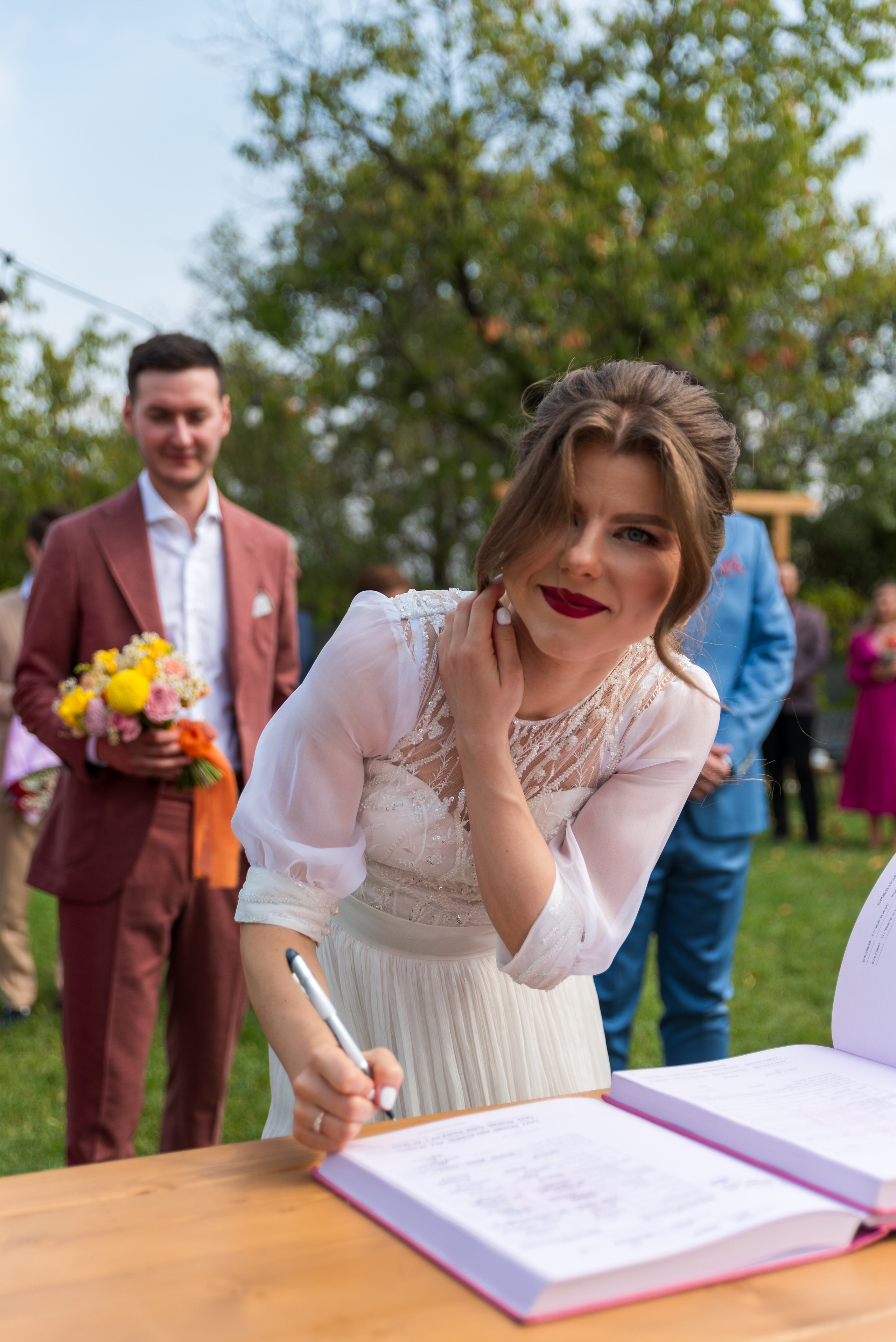 Cununie civila, fotograf cununie civila bucuresti, fotograf stare civila, cununie la Comana, Blissful Garden, fotografii de la cununie, fotograf de nunta, Gradina Blissful Garden, fotografii nunta de la starea civila, pozing mireasa, obiceiuri, fotografie profesionala nunta