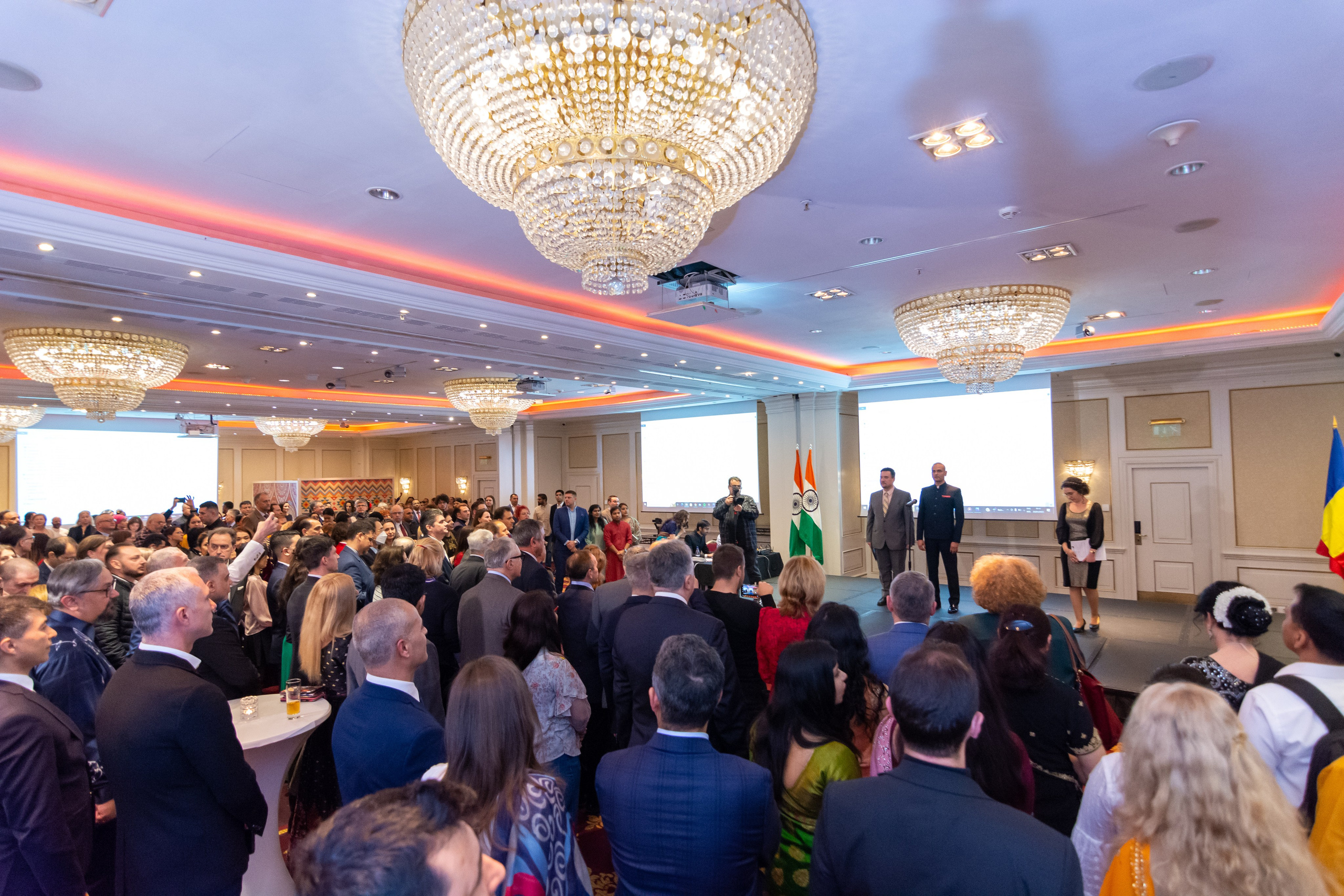 Fotograf corporate, sedinta foto business, pret fotograf corporate, Servicii Profesionale pentru Evenimente de Business, Portrete business, fotografii pentru evenimente organizate de companii, fotografie de produs, Poze business bucuresti, Fotografii profesionale bucuresti,Fotografii portret profesionale