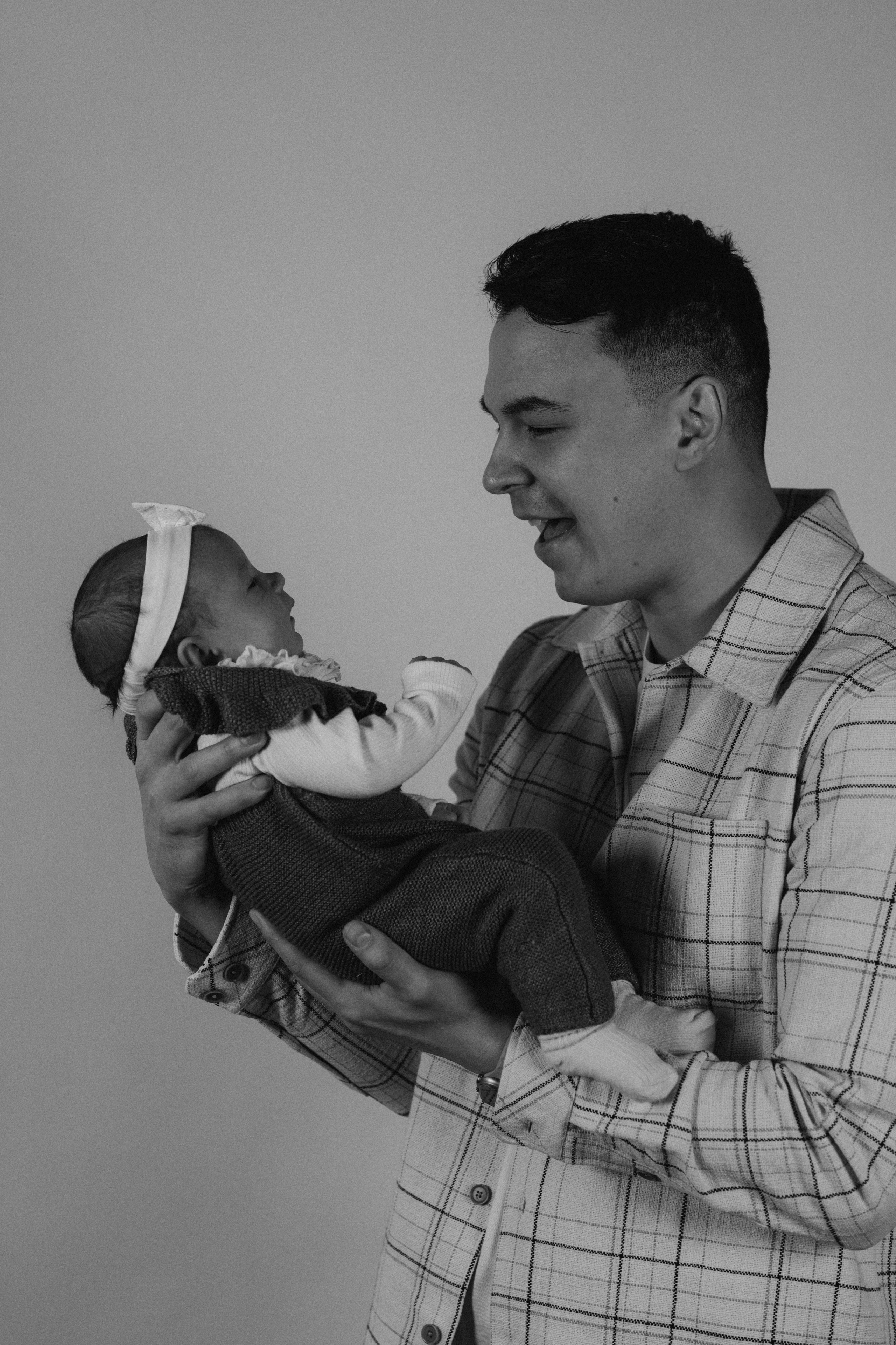 Family, bnw, photoshoot. Wedding and potrait photographer in Helsinki Vickan O