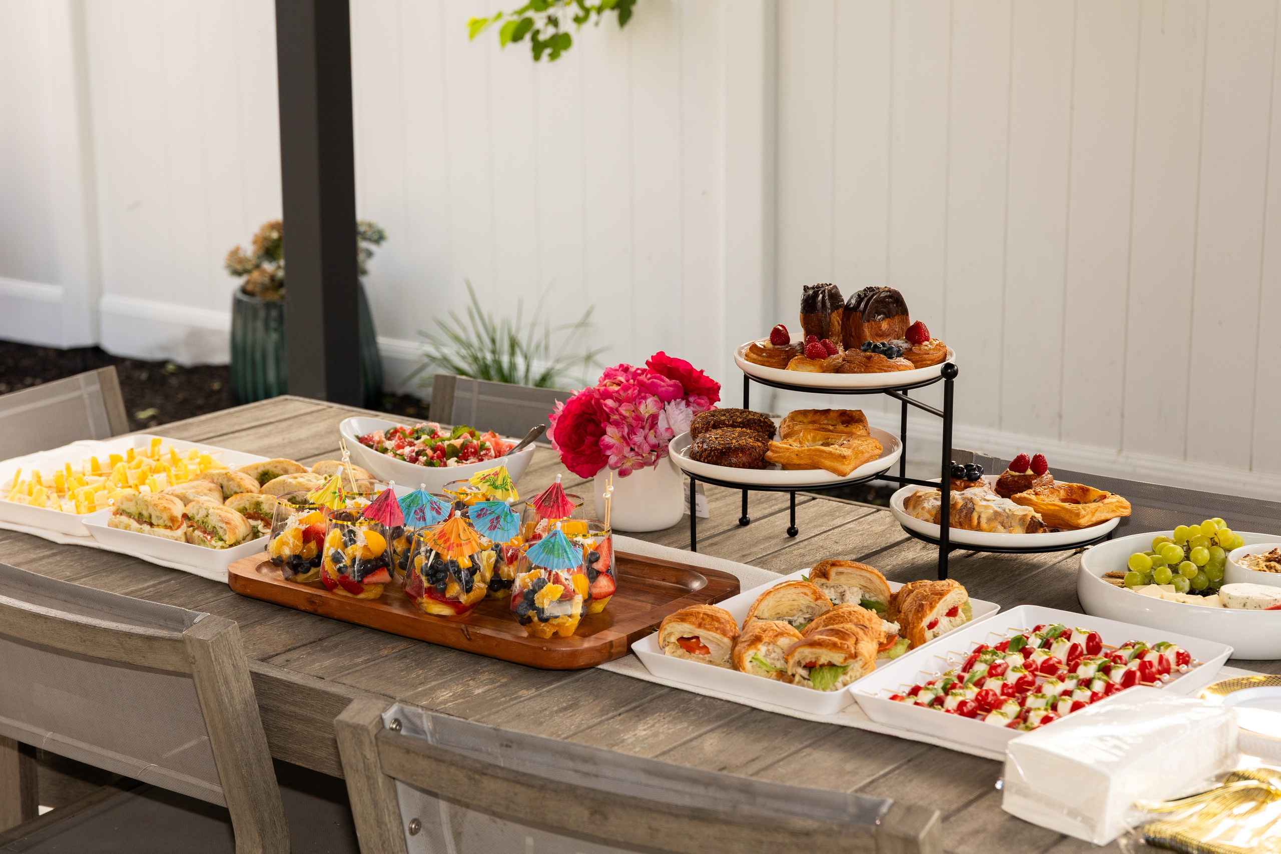 Family children's party in the backyard. Family, lifestyle, and commercial photography in New York and New Jersey