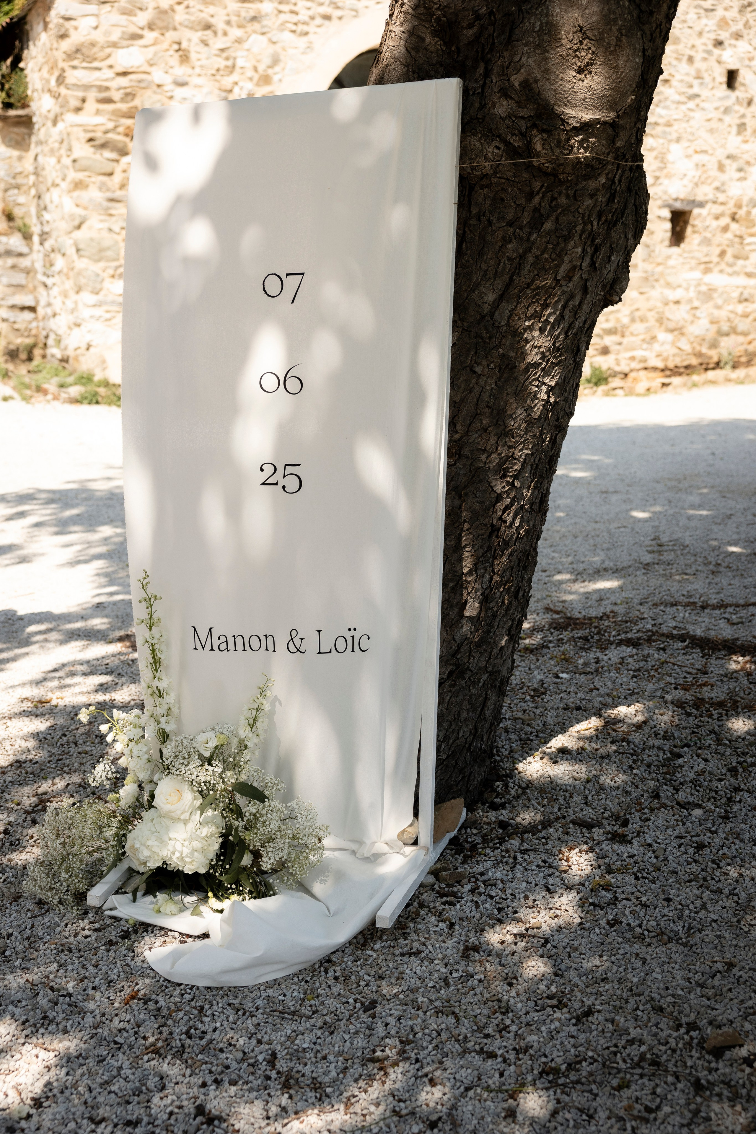 Modern Château Wedding in Occitanie — Domaine de Merlac. Eugénie Smirnova — Wedding & Elopement Photographer in Southwest France