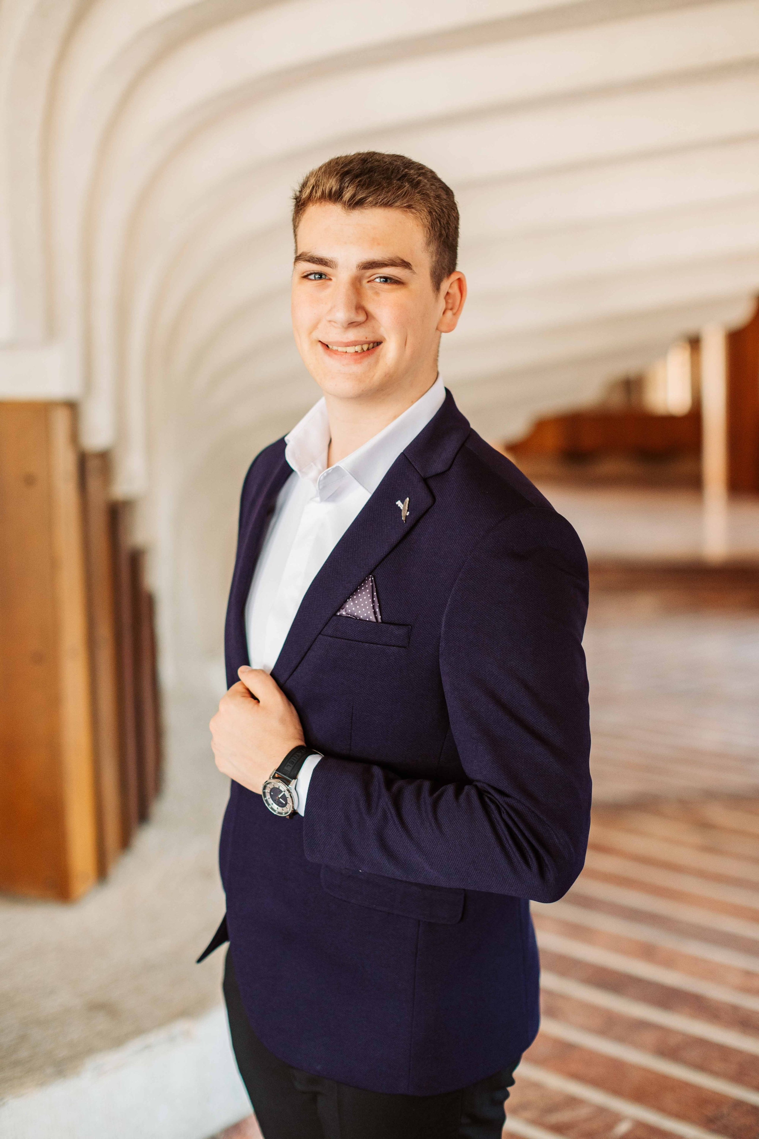 12C — Unirea. Contrast Studio