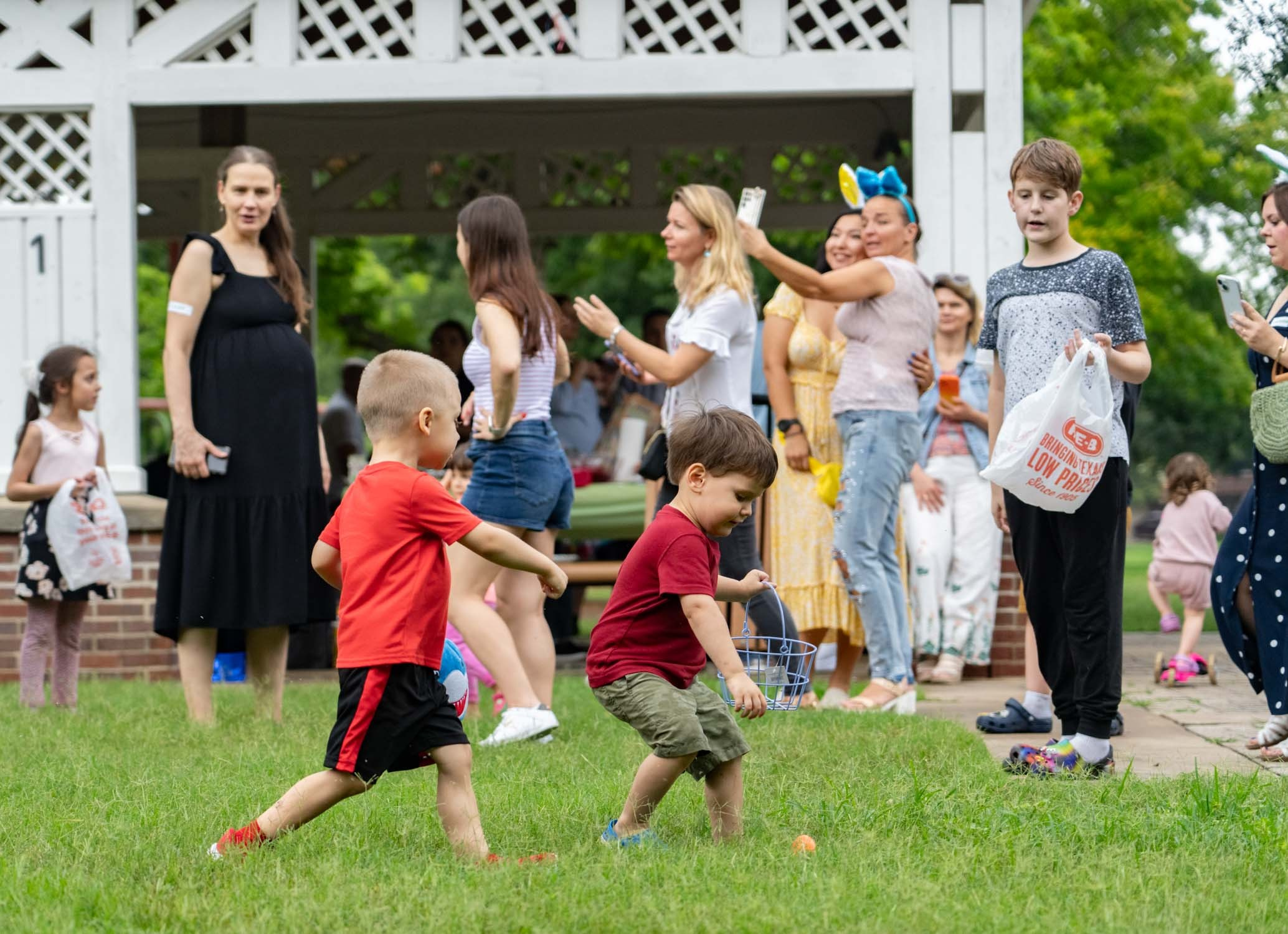 Easter picnic. Photographer Irina Kozhemyakina. Houston