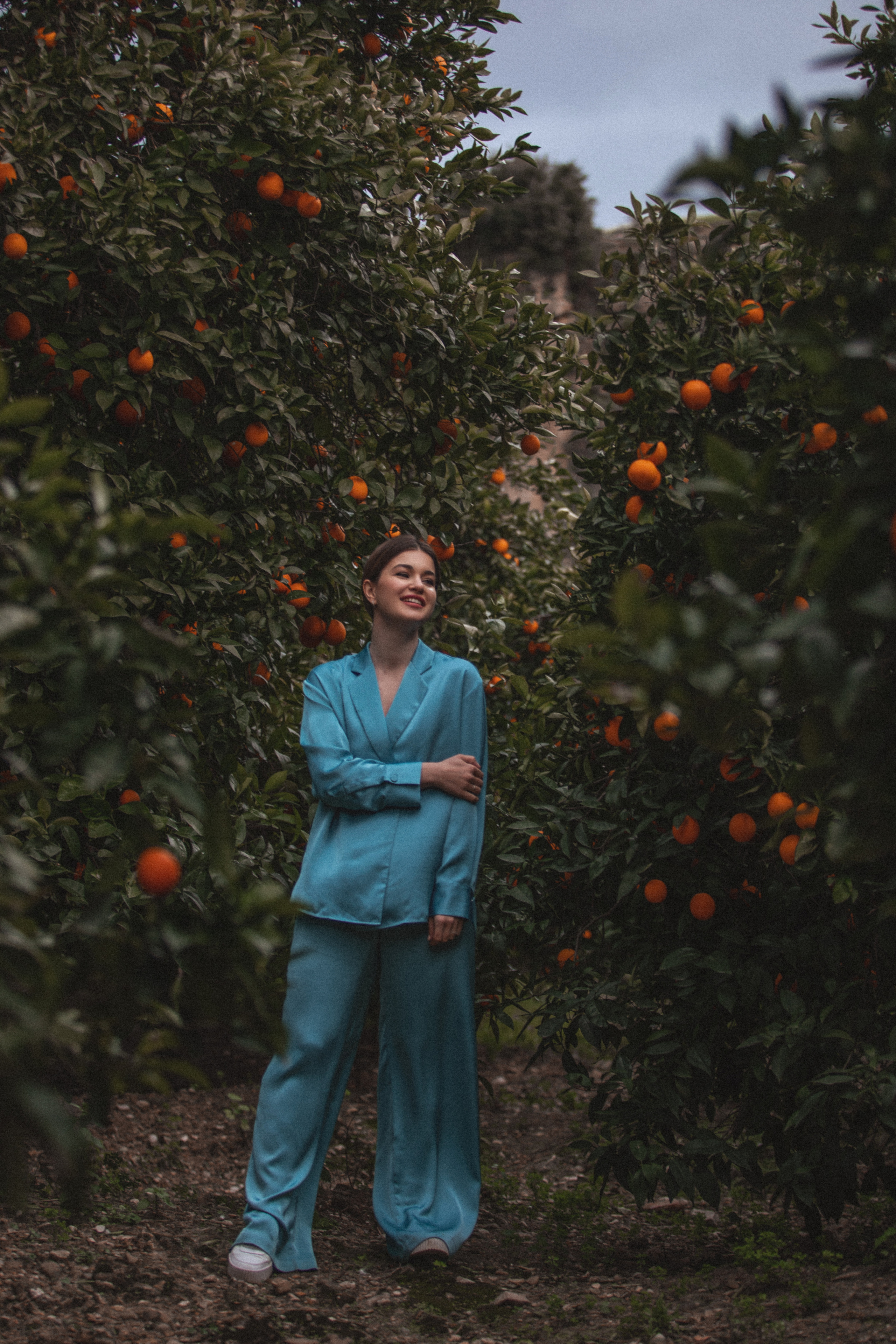 Апельсиновое дерево. Апельсиновые сады. Фотосессия в апельсиновом саду. Цветение в Турции. Что цветет в Турции. Фотограф в Алании. Фотограф в Белек. Фотограф в Анталии. Фотограф в Турции. фотограф , Турция, Анталия, Белек, Сиде, Кемер, фотосессия, апельсиновый сад. Пара в апельсиновом саду. Лав стори в апельсиновом саду. Романтик в апельсиновом саду.
