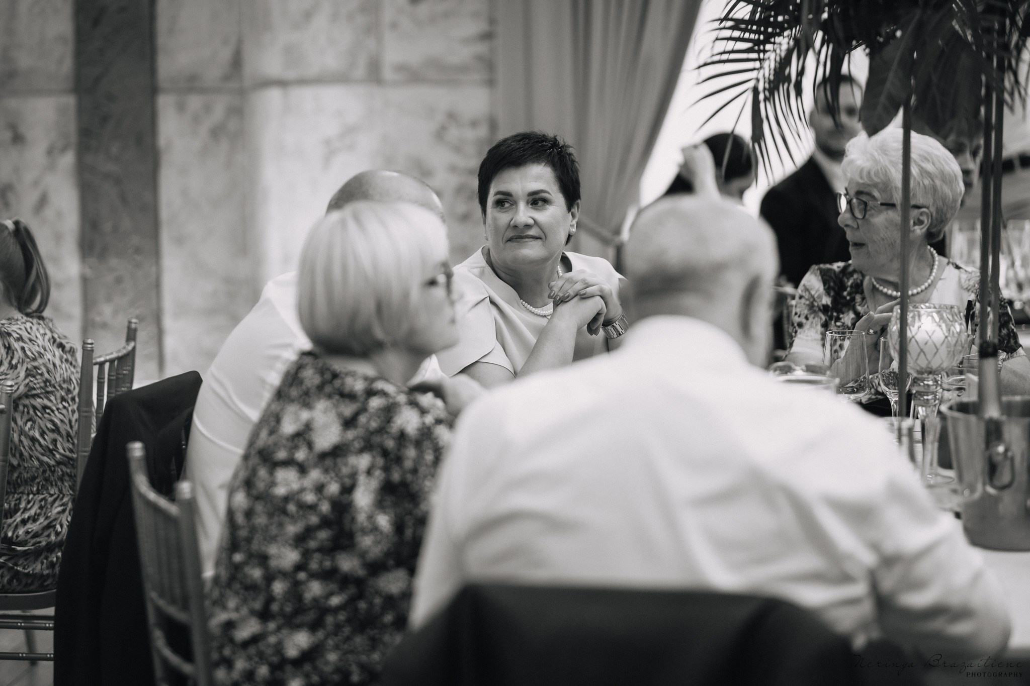 Vestuvinė fotosesija Kaune, Vienybės aikštėje, prie Lietuvos banko