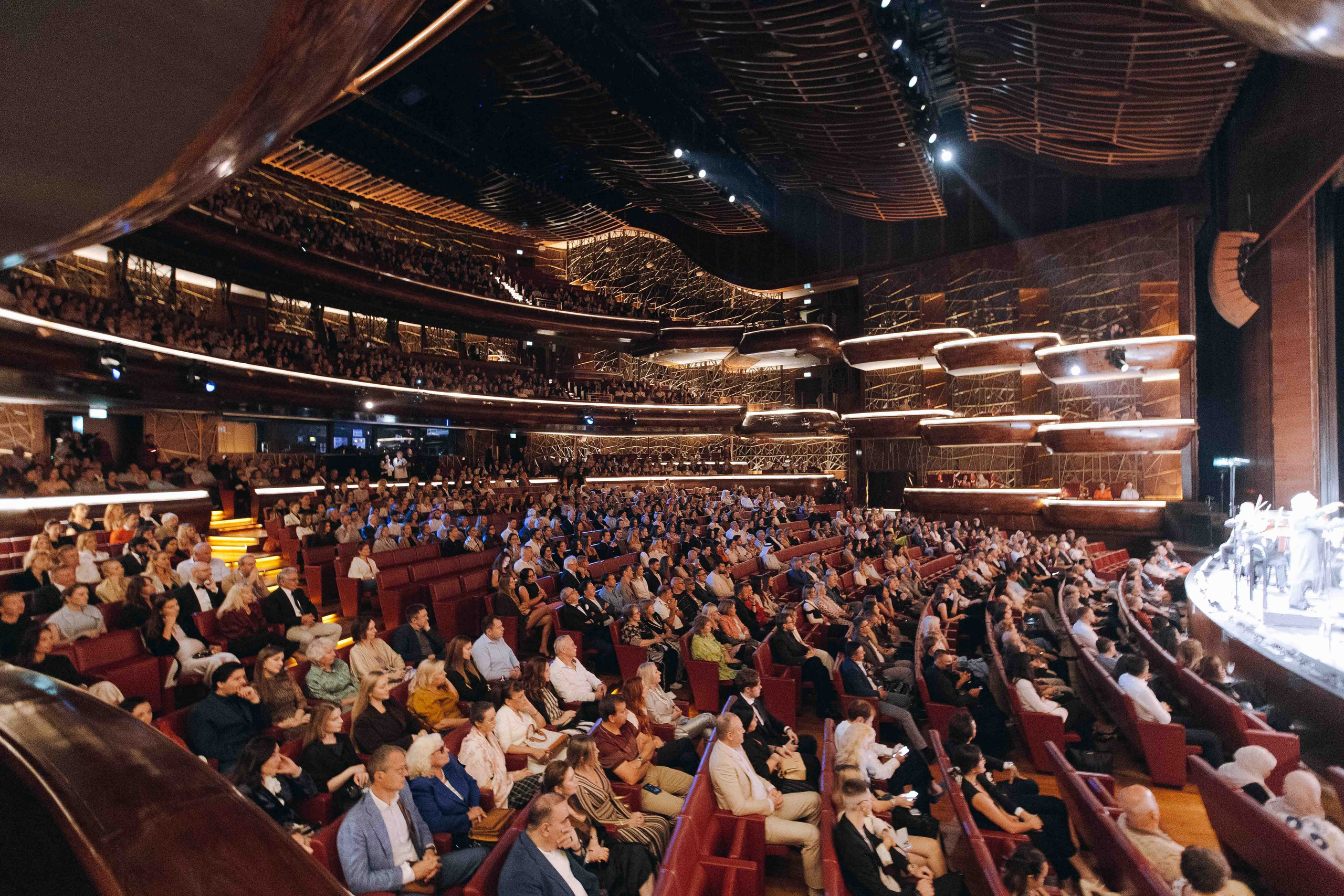 DUBAI OPERA. Wedding&Event photographer Ismail Rzayev in Baku