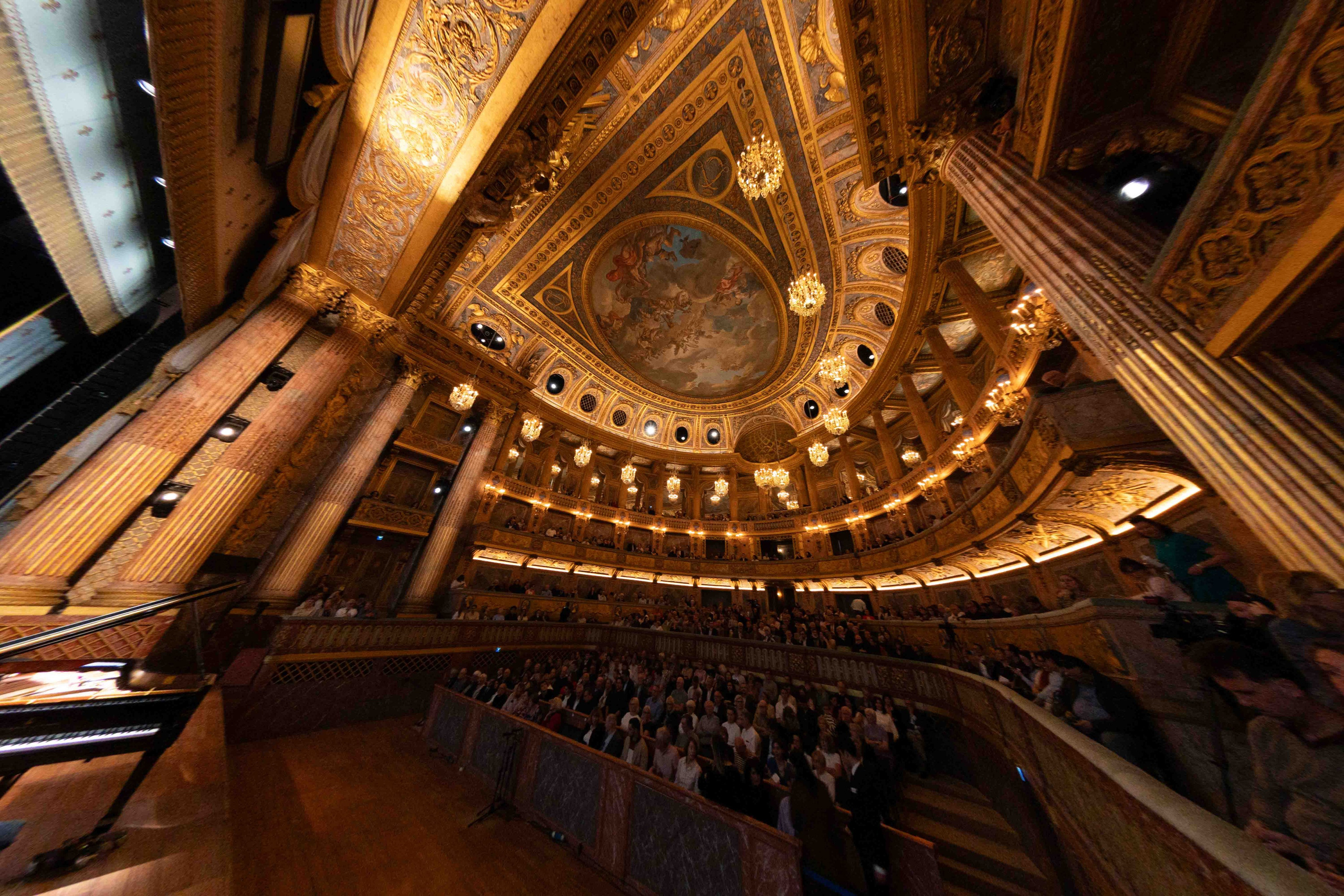 ROYAL OPERA VERSAILLES (PARIS). Wedding&Event photographer Ismail Rzayev in Baku