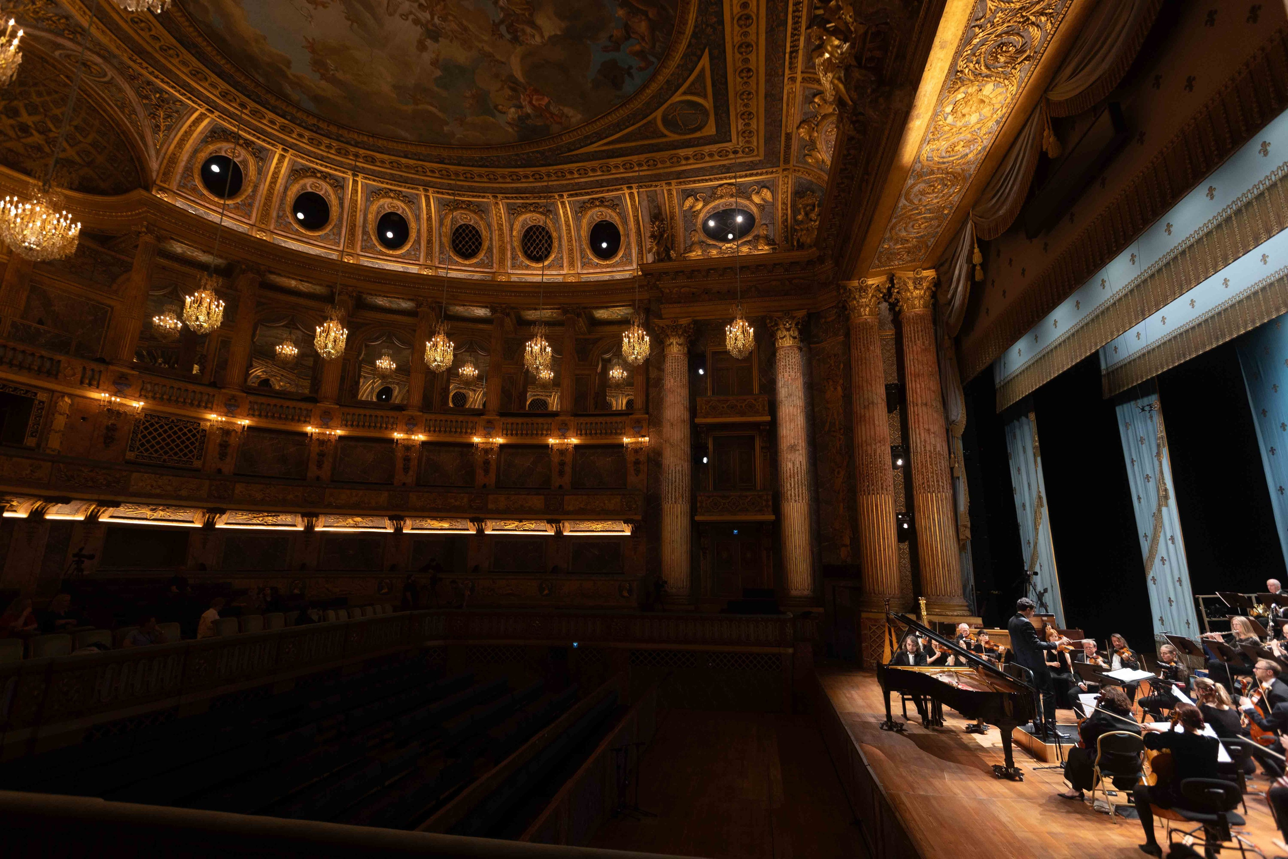ROYAL OPERA VERSAILLES (PARIS). Wedding&Event photographer Ismail Rzayev in Baku