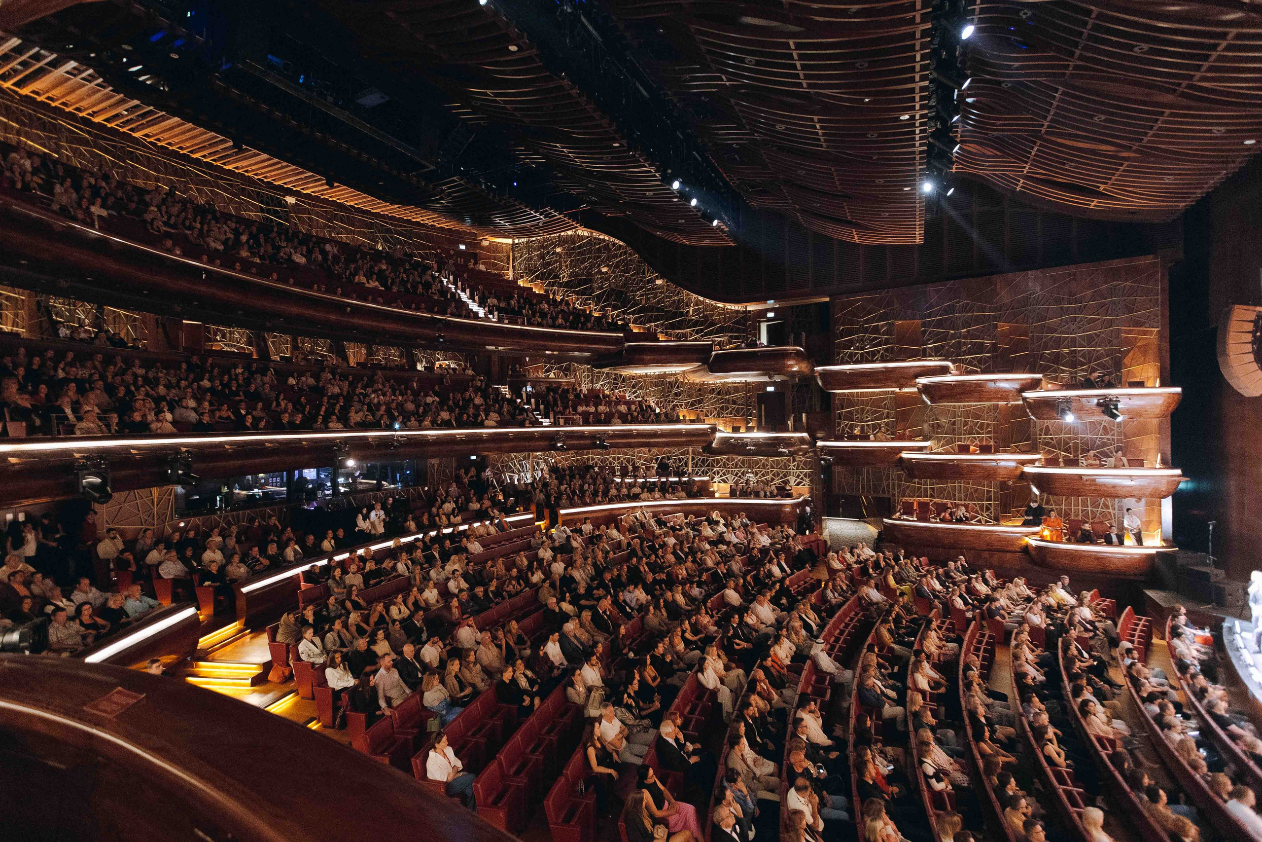 DUBAI OPERA. Wedding&Event photographer Ismail Rzayev in Baku