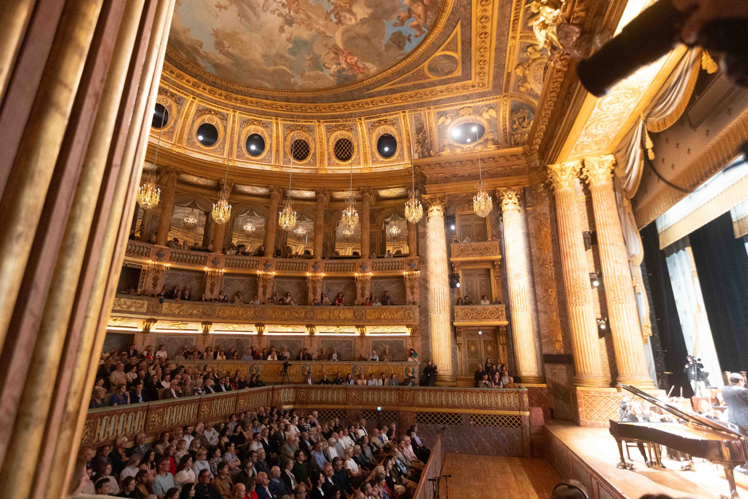 ROYAL OPERA VERSAILLES (PARIS). Wedding&Event photographer Ismail Rzayev in Baku