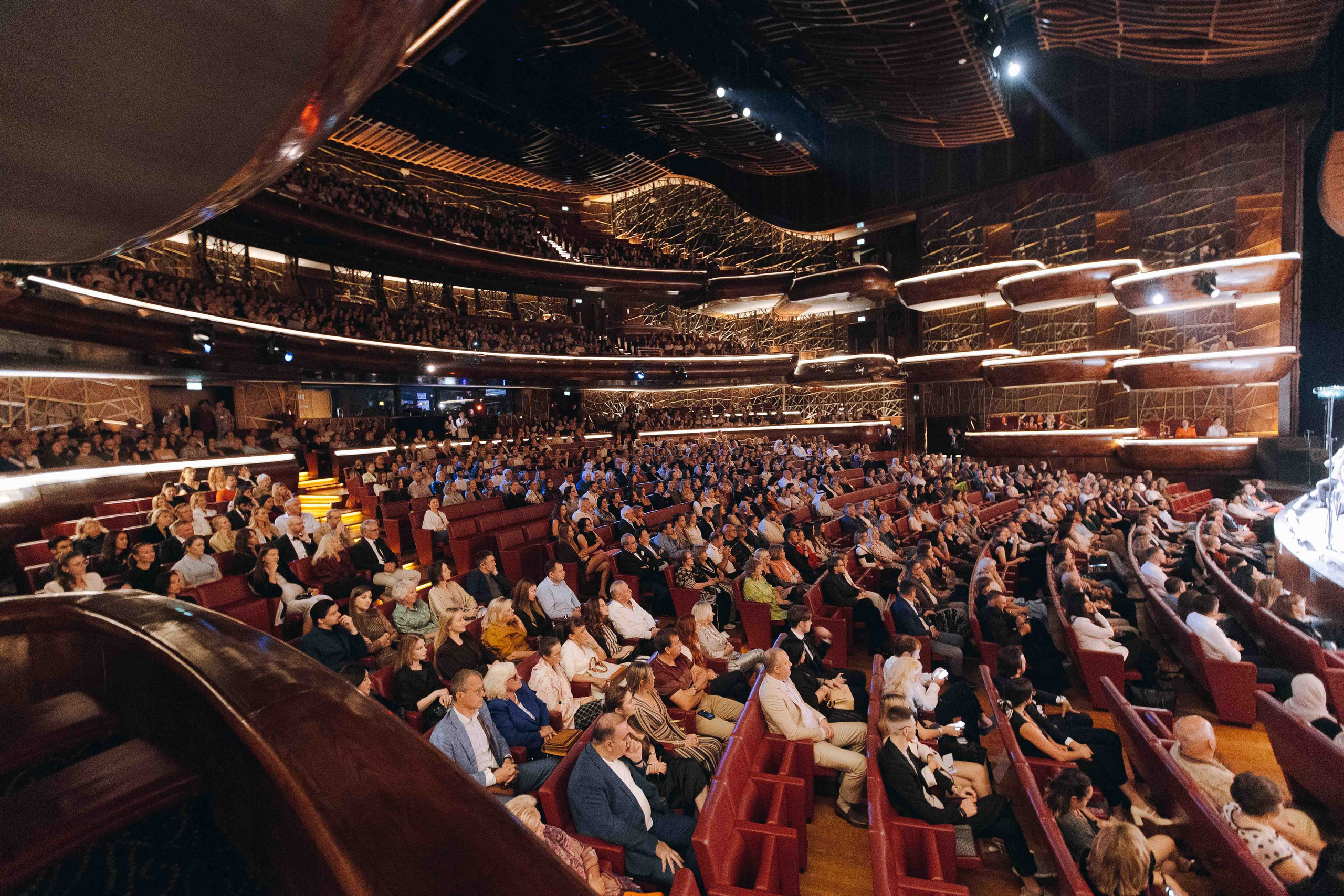 DUBAI OPERA. Wedding&Event photographer Ismail Rzayev in Baku