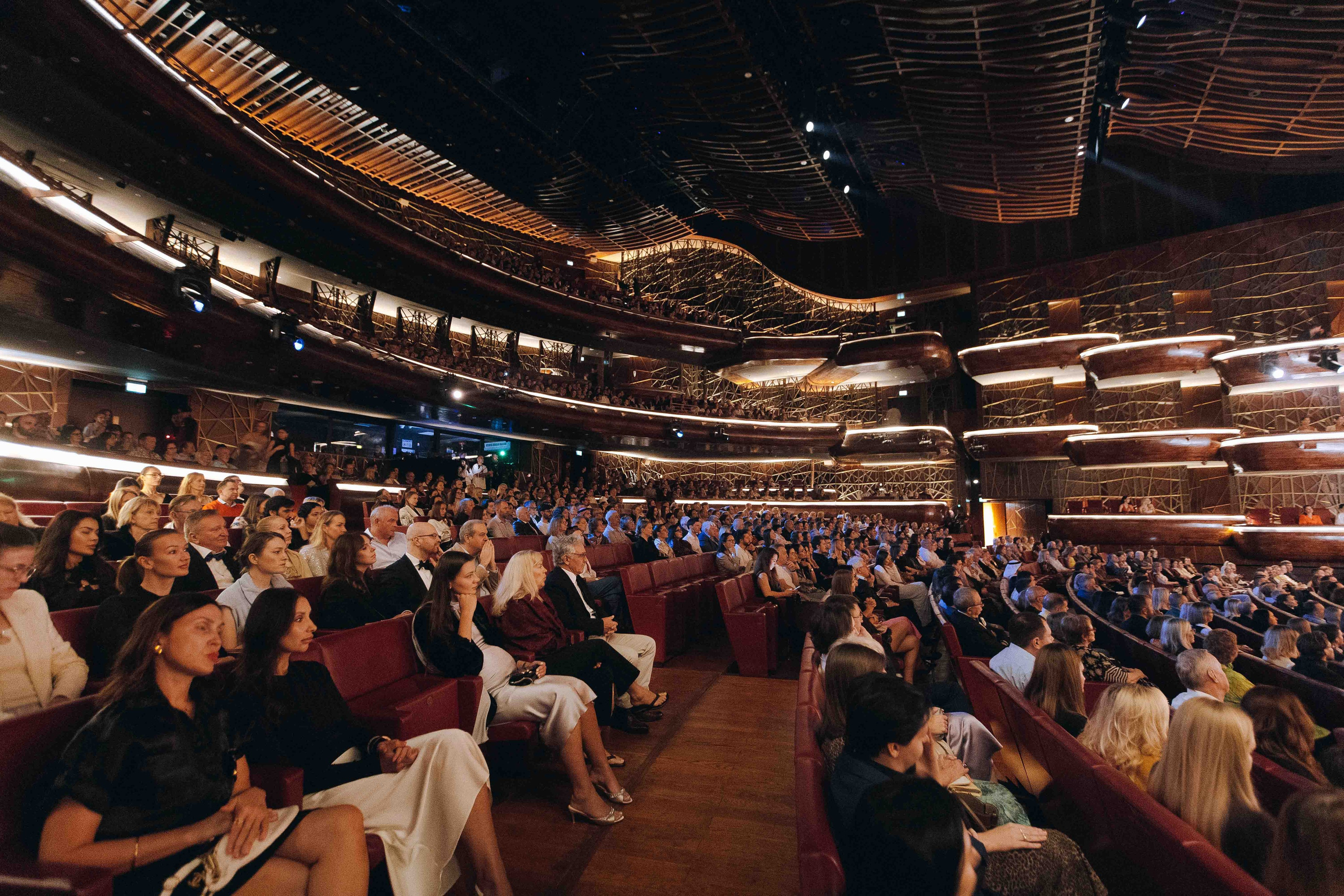 DUBAI OPERA. Wedding&Event photographer Ismail Rzayev in Baku