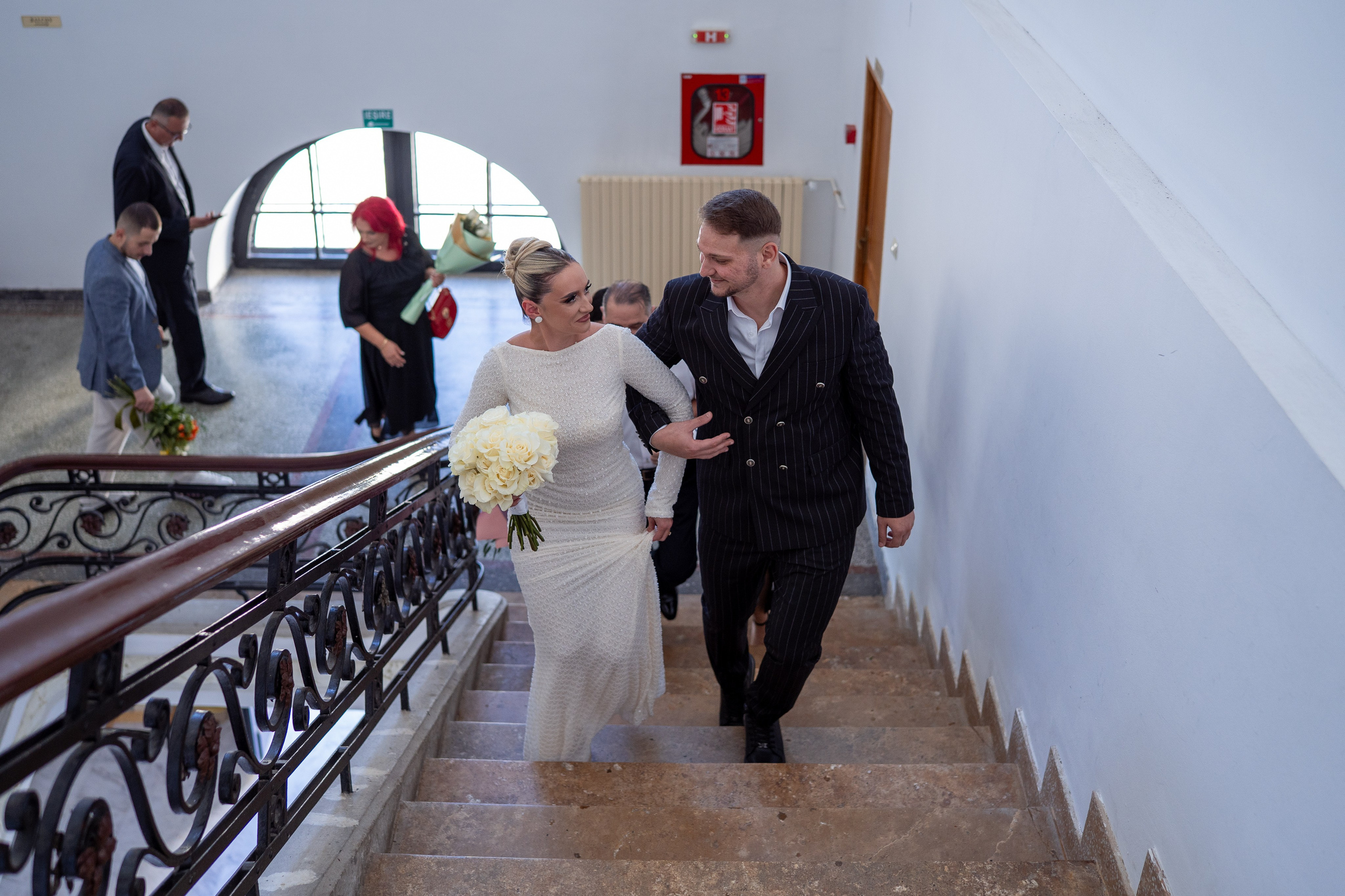 Cununia civilă a lui Tudor și Mădălina – eleganță, emoție și lumină. Event, portrait, and lifestyle photographer