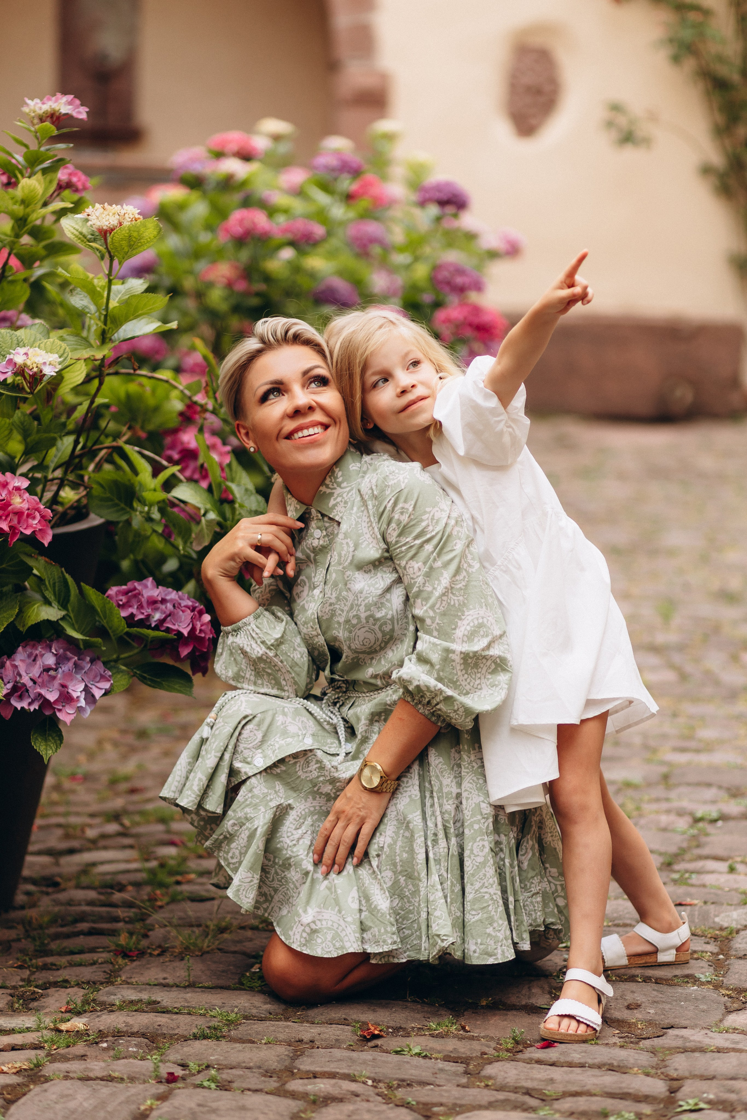 Pretty Family. Wedding and Family Photograph