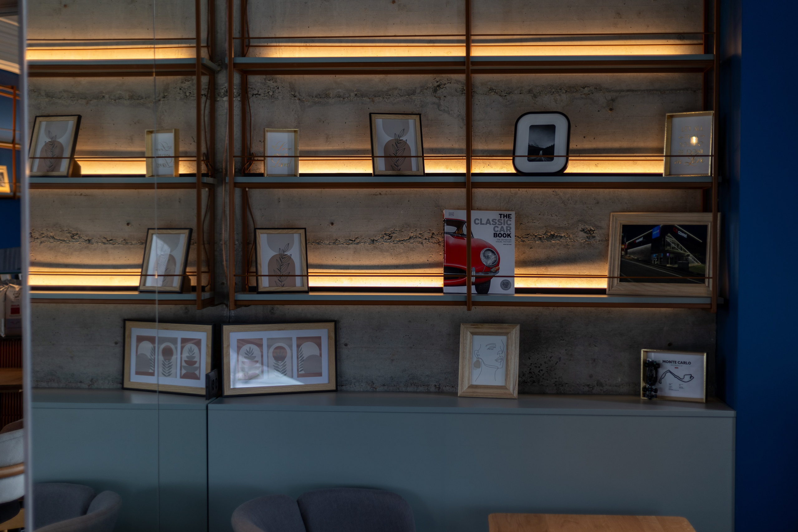 Cafenea “Monte Carlo” Buhuși. Fotograf. Lucrez cu oameni, produse și spații. Portret și fotografie creativă. Bacău, România. Lidia Savinoiu