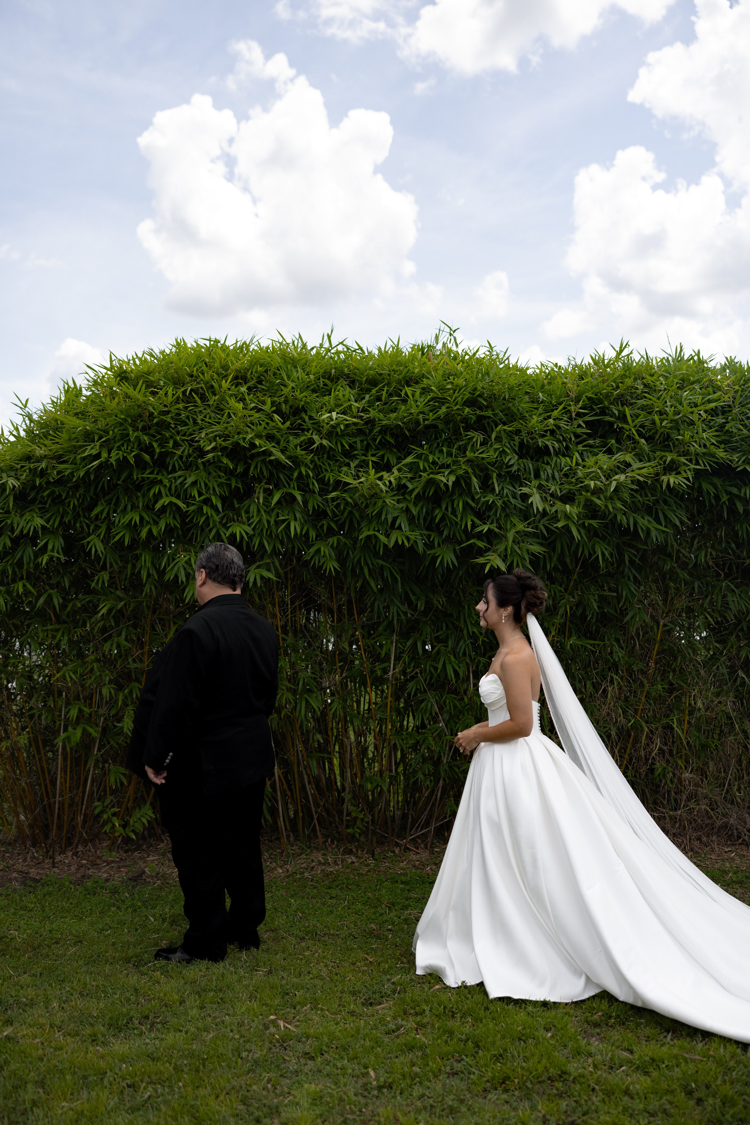 Alexsa and Robert. Ever After Farm Peach. Photographer Anastasia Nagibina