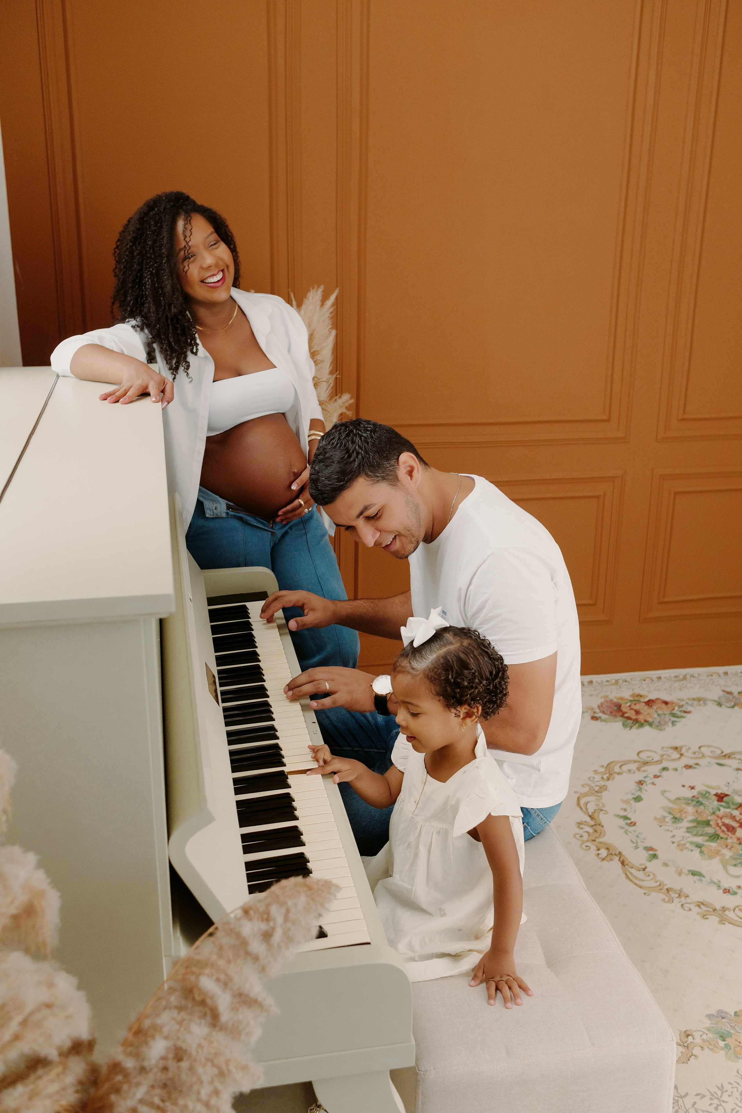 Verena à espera de Júlia. Estúdio Natani Fotografia