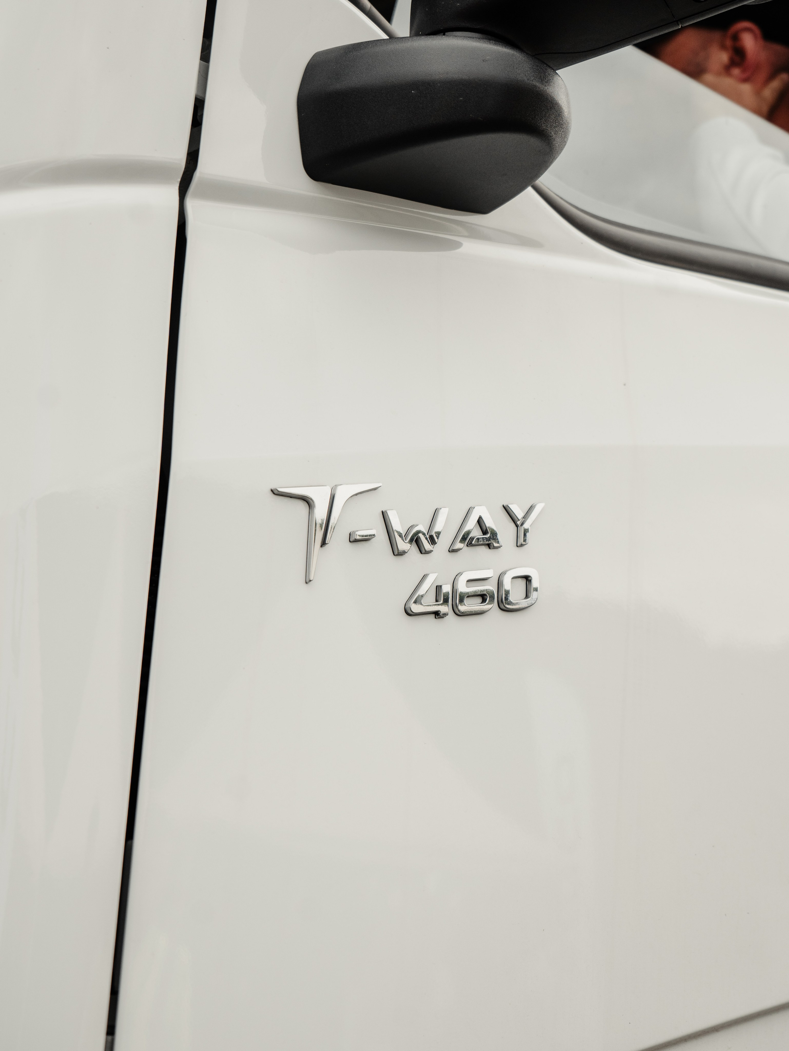 LANSARE IVECO T-WAY. Freesh Media Products