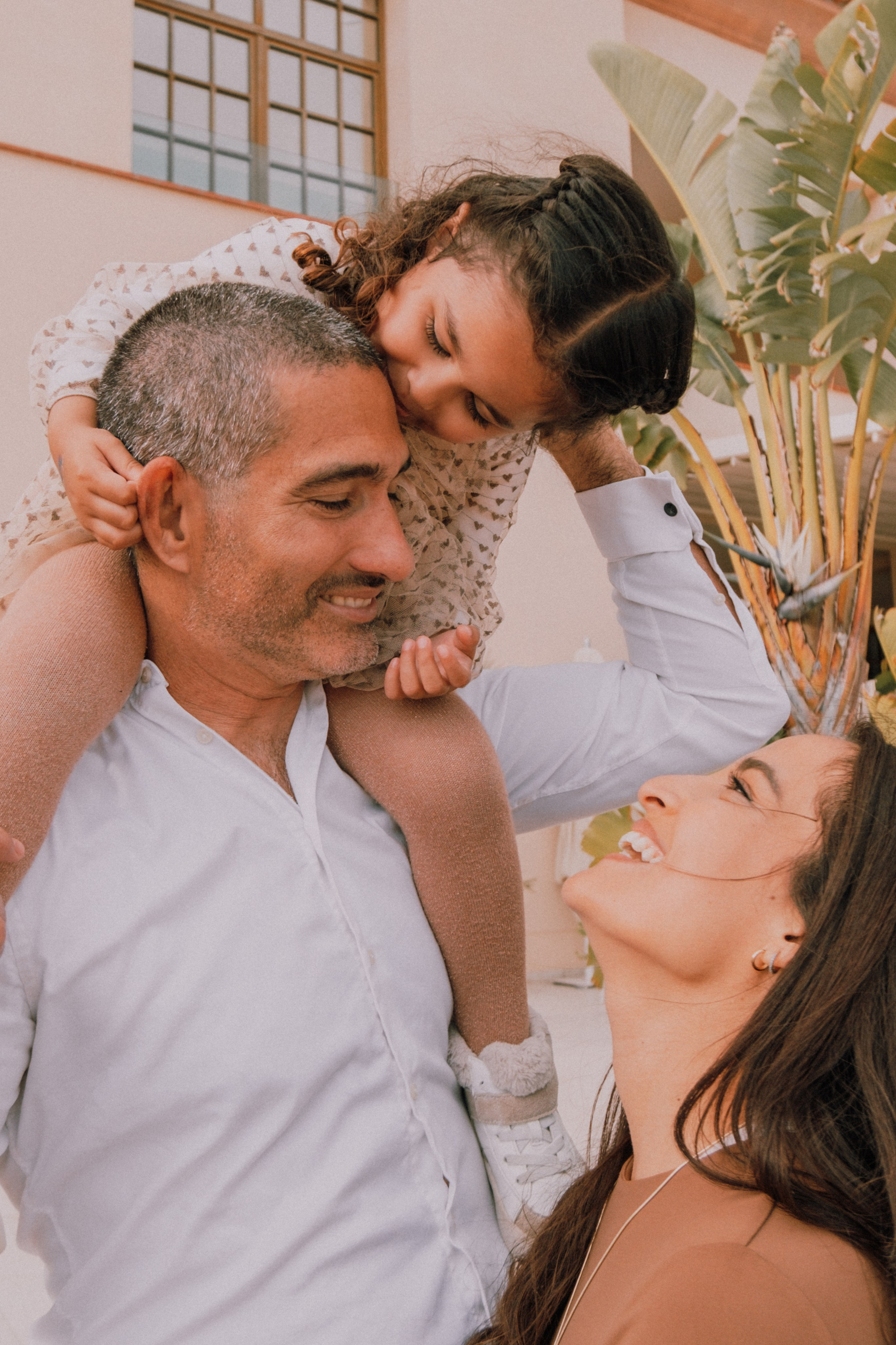 Sesión familiar en la playa. Fotografía profesional en Calafell - Elena Medvedeva