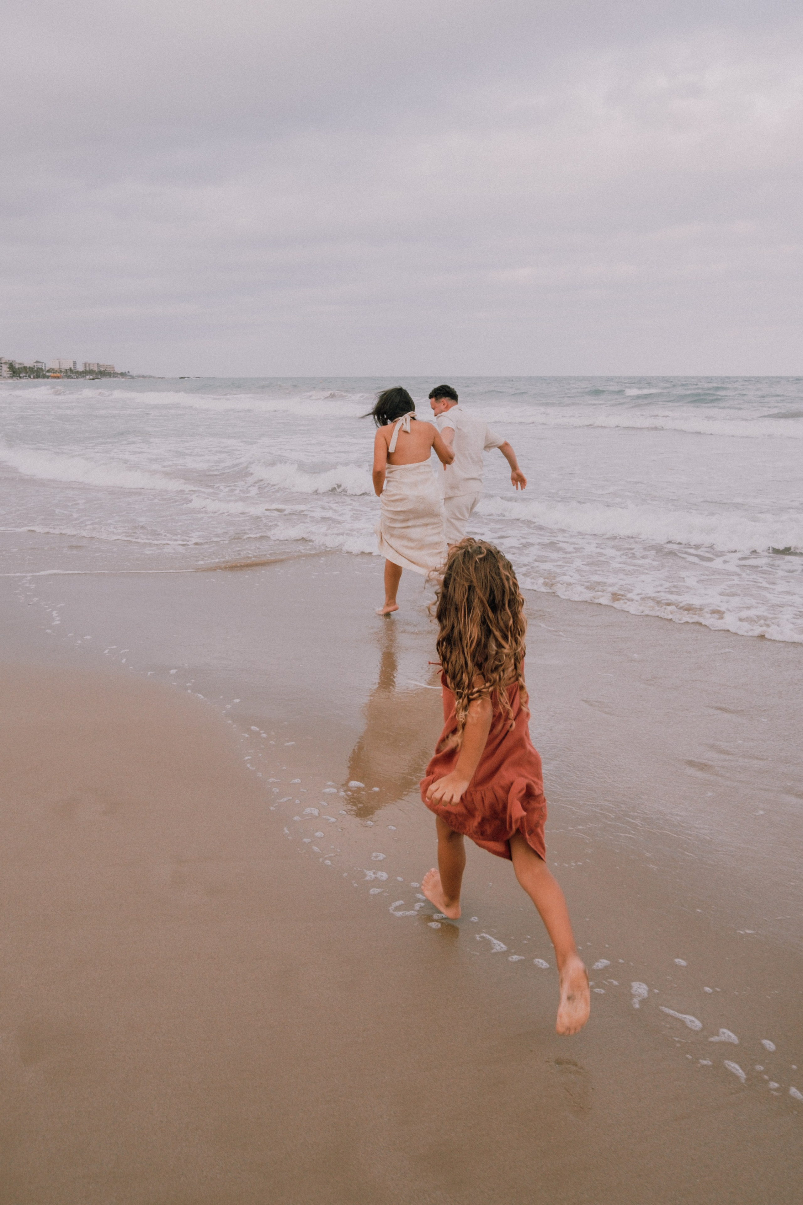 Семейная фотосессия на пляже. Профессиональная фотосъемка в Калафелле — Елена Медведева