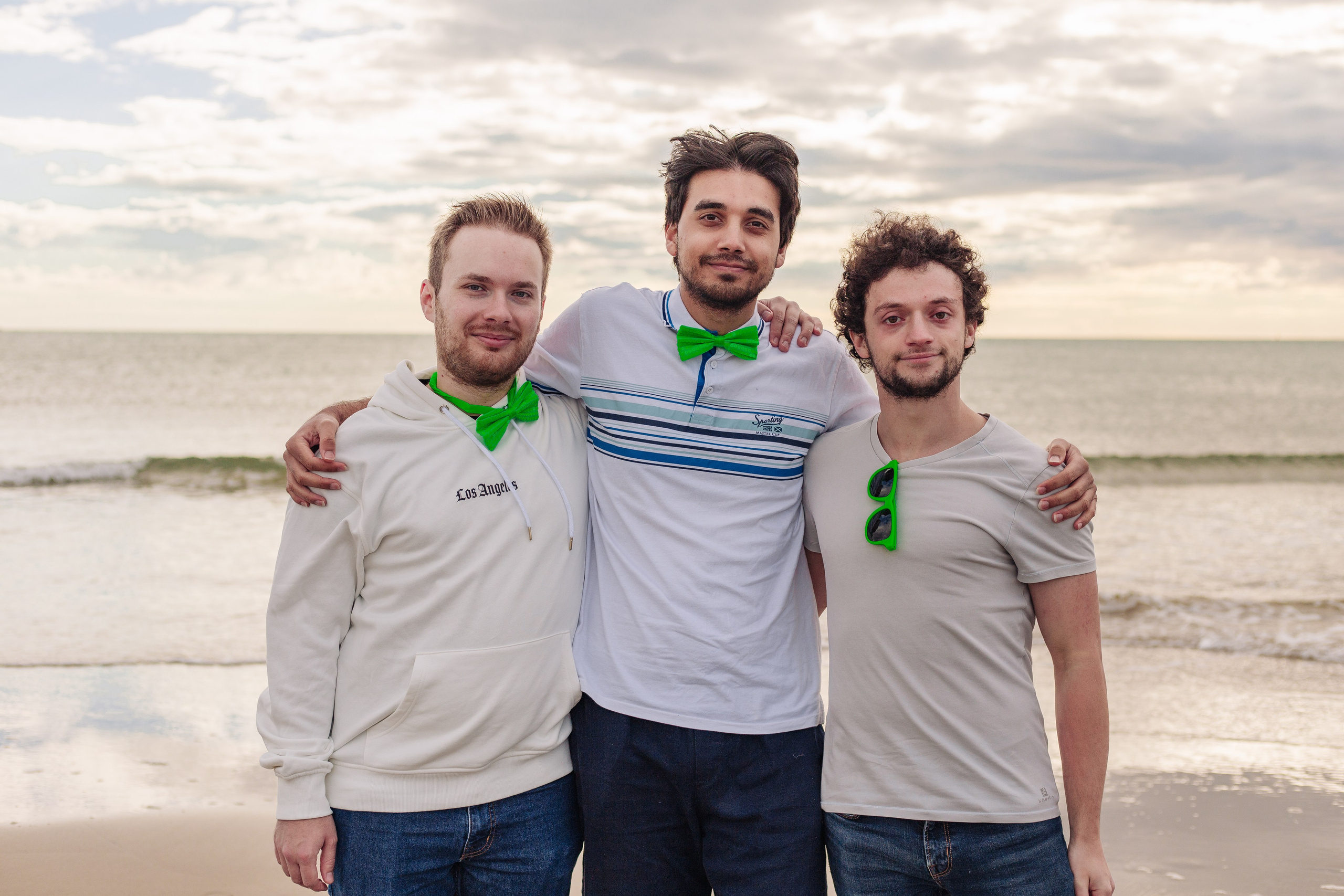 Séance Photo EVJF à Gruissan: Des Souvenirs Inoubliables sur la Plage des Chalets. Photographe professionnelle à Poitiers, Tours et Châtellerault | Studio photo entre Poitiers et Tours – portraits, familles, entreprises, ma